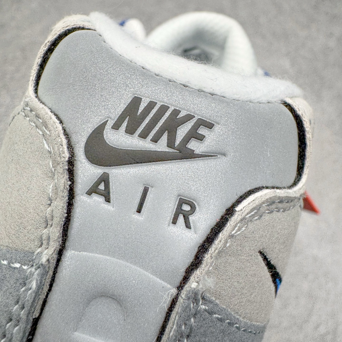 图片[16]-＃纯原 NK Air Max 95 复古减震气垫跑鞋 灰蓝 IM7410-100 经典重温 外单专供大厂出品 品质稳定 一百余色 终端操作 鞋款设计灵感源于人体构造 中底设计基于人体的脊柱构造 是整体设计的核心 尼龙孔眼代表了肋骨 而分层式面板和网眼象征着肌肉纤维和肉体组织 Air Max 95采用了两个独立的吹塑成型的Air-Sole单元 并首次在前掌使用可视化气垫设计 Swoosh logo夜当作一个 点符号放在了鞋子的后帮位置 20年的发展让 AIR MAX 95有了不同的故事 20年后再度面向世人的时候 焕然一新的面貌 让人有了另外一种清新脱俗的感觉 尺码：36 36.5 37.5 38 38.5 39 40 40.5 41 42 42.5 43 44 44.5 45 46 47.5-选品中心