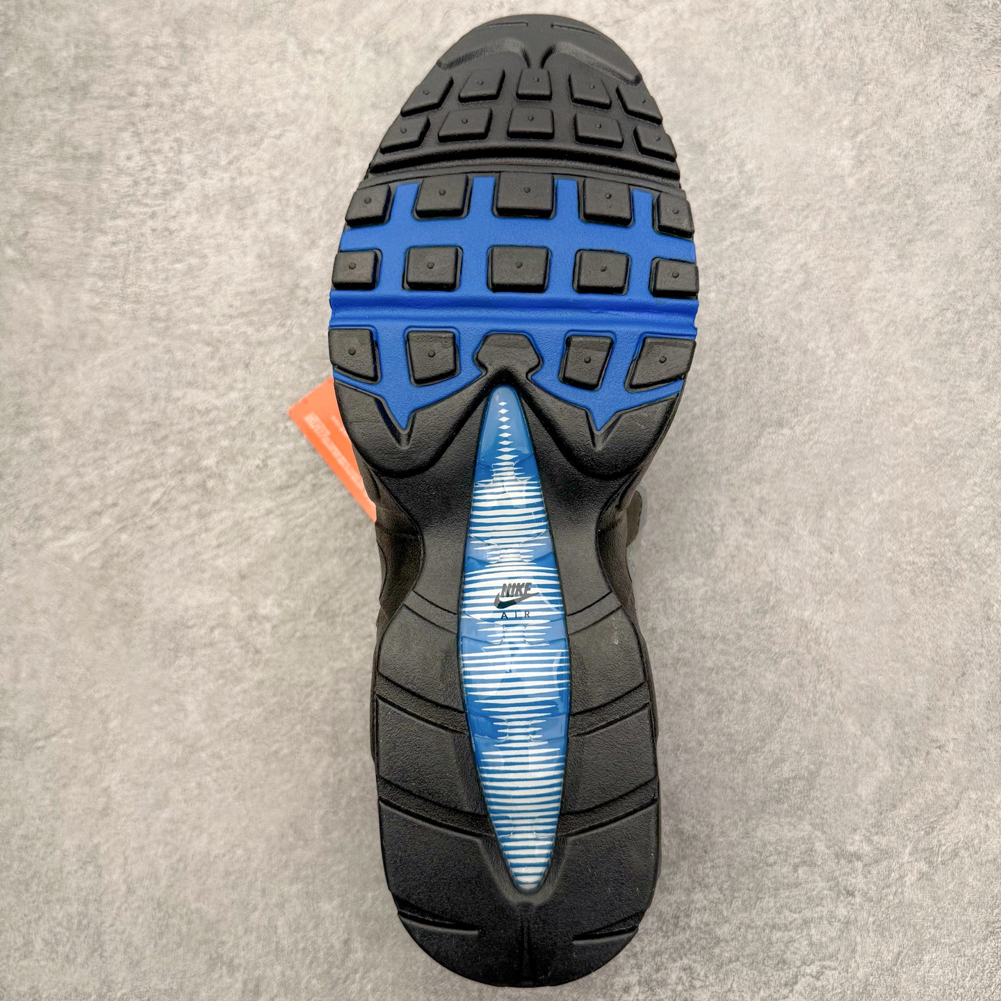 图片[9]-＃纯原 NK Air Max 95 复古减震气垫跑鞋 灰蓝 IM7410-100 经典重温 外单专供大厂出品 品质稳定 一百余色 终端操作 鞋款设计灵感源于人体构造 中底设计基于人体的脊柱构造 是整体设计的核心 尼龙孔眼代表了肋骨 而分层式面板和网眼象征着肌肉纤维和肉体组织 Air Max 95采用了两个独立的吹塑成型的Air-Sole单元 并首次在前掌使用可视化气垫设计 Swoosh logo夜当作一个 点符号放在了鞋子的后帮位置 20年的发展让 AIR MAX 95有了不同的故事 20年后再度面向世人的时候 焕然一新的面貌 让人有了另外一种清新脱俗的感觉 尺码：36 36.5 37.5 38 38.5 39 40 40.5 41 42 42.5 43 44 44.5 45 46 47.5-选品中心