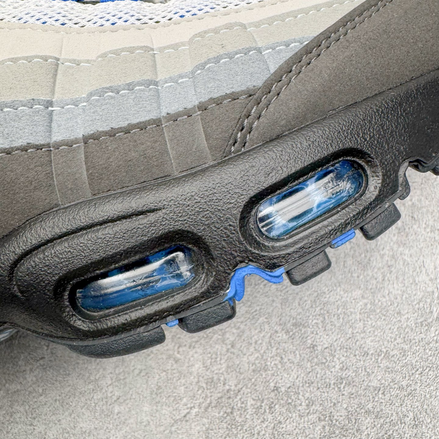 图片[19]-＃纯原 NK Air Max 95 复古减震气垫跑鞋 灰蓝 IM7410-100 经典重温 外单专供大厂出品 品质稳定 一百余色 终端操作 鞋款设计灵感源于人体构造 中底设计基于人体的脊柱构造 是整体设计的核心 尼龙孔眼代表了肋骨 而分层式面板和网眼象征着肌肉纤维和肉体组织 Air Max 95采用了两个独立的吹塑成型的Air-Sole单元 并首次在前掌使用可视化气垫设计 Swoosh logo夜当作一个 点符号放在了鞋子的后帮位置 20年的发展让 AIR MAX 95有了不同的故事 20年后再度面向世人的时候 焕然一新的面貌 让人有了另外一种清新脱俗的感觉 尺码：36 36.5 37.5 38 38.5 39 40 40.5 41 42 42.5 43 44 44.5 45 46 47.5-选品中心