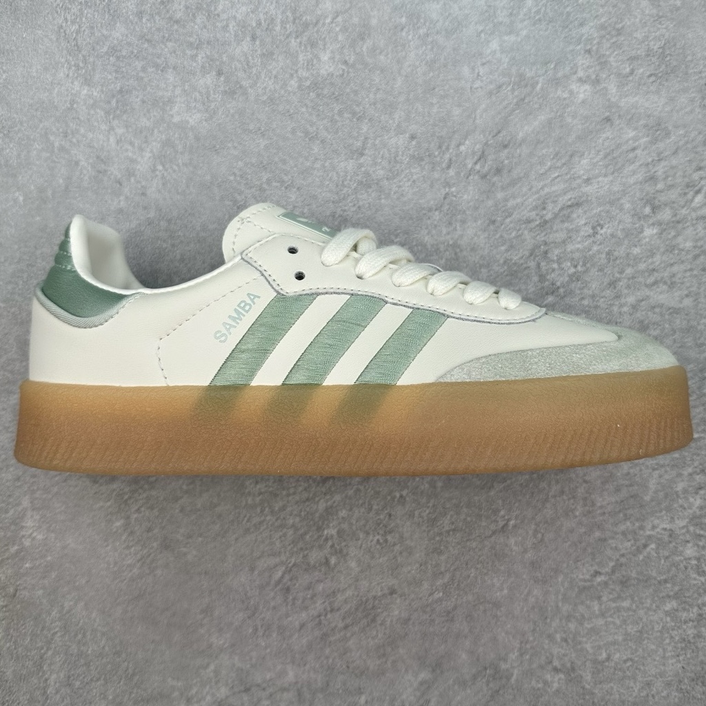 ＃福利特价 AD Samba XLG 桑巴舞加大厚底版系列德训风百搭松糕休闲运动板鞋生胶底 自Originals Samba成功借势Blokecore风潮一跃成为街头巷尾的焦点鞋款后,不论是围绕Samba本身打造的各式「变种版本」,还是以Samba为蓝本打造联名鞋款,都成为了时尚潮流人士日常穿搭首选。Samba XLG是adidas Originals不断扩展XLG系列的一部分,旨在与年轻文化相契合,迎合那些希望通过个性时尚表达自我而不愿牺牲舒适度的年轻群体。街头时尚领域的Gen Z特别偏爱宽松的穿着风格。Samba XLG针对这一点做了创新。它在延续Samba OG经典设计的基础上,迎合年轻群体的穿着习惯,重塑为宽大的鞋身比例轮廓以及加厚中底,让消费者轻松展示自己独特的风格。全新的Samba XLG系列不仅迎合了当下年轻群体的穿搭习惯,加宽了鞋身比例以及将中底进一步增厚,在视觉比例上更加饱满,同时还保留了经典Samba的细节,这样一来,鞋迷朋友在穿搭上不仅能更加个性化,而且还能延续一定的复古感受。尺码：36 36⅔ 37⅓ 38 38⅔ 39⅓ 40 40⅔ 41⅓ 42 42⅔ 43⅓ 44 45-选品中心