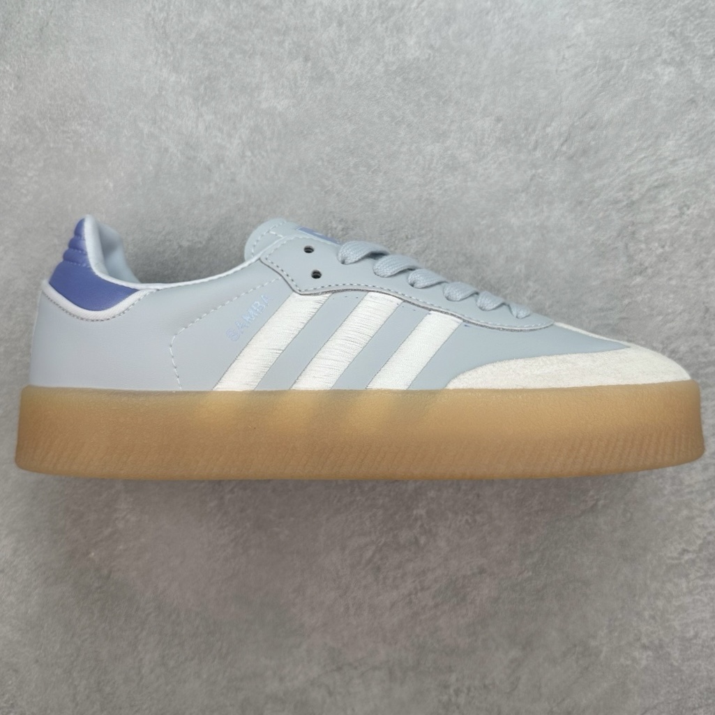 ＃福利特价 AD Samba XLG 桑巴舞加大厚底版系列德训风百搭松糕休闲运动板鞋生胶底 自Originals Samba成功借势Blokecore风潮一跃成为街头巷尾的焦点鞋款后,不论是围绕Samba本身打造的各式「变种版本」,还是以Samba为蓝本打造联名鞋款,都成为了时尚潮流人士日常穿搭首选。Samba XLG是adidas Originals不断扩展XLG系列的一部分,旨在与年轻文化相契合,迎合那些希望通过个性时尚表达自我而不愿牺牲舒适度的年轻群体。街头时尚领域的Gen Z特别偏爱宽松的穿着风格。Samba XLG针对这一点做了创新。它在延续Samba OG经典设计的基础上,迎合年轻群体的穿着习惯,重塑为宽大的鞋身比例轮廓以及加厚中底,让消费者轻松展示自己独特的风格。全新的Samba XLG系列不仅迎合了当下年轻群体的穿搭习惯,加宽了鞋身比例以及将中底进一步增厚,在视觉比例上更加饱满,同时还保留了经典Samba的细节,这样一来,鞋迷朋友在穿搭上不仅能更加个性化,而且还能延续一定的复古感受。尺码：36 36⅔ 37⅓ 38 38⅔ 39⅓ 40 40⅔ 41⅓ 42 42⅔ 43⅓ 44 45-选品中心