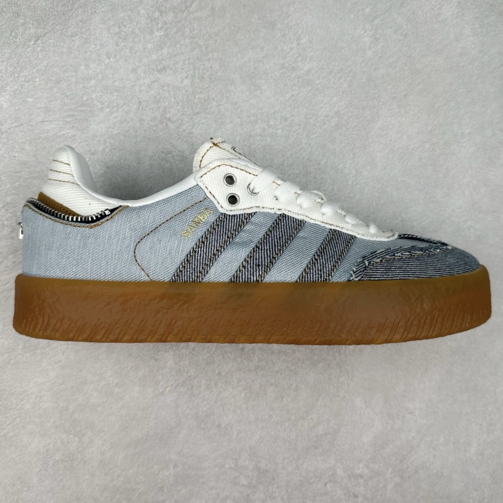 ＃福利特价 AD Samba XLG 桑巴舞加大厚底版系列德训风百搭松糕休闲运动板鞋生胶底 自Originals Samba成功借势Blokecore风潮一跃成为街头巷尾的焦点鞋款后,不论是围绕Samba本身打造的各式「变种版本」,还是以Samba为蓝本打造联名鞋款,都成为了时尚潮流人士日常穿搭首选。Samba XLG是adidas Originals不断扩展XLG系列的一部分,旨在与年轻文化相契合,迎合那些希望通过个性时尚表达自我而不愿牺牲舒适度的年轻群体。街头时尚领域的Gen Z特别偏爱宽松的穿着风格。Samba XLG针对这一点做了创新。它在延续Samba OG经典设计的基础上,迎合年轻群体的穿着习惯,重塑为宽大的鞋身比例轮廓以及加厚中底,让消费者轻松展示自己独特的风格。全新的Samba XLG系列不仅迎合了当下年轻群体的穿搭习惯,加宽了鞋身比例以及将中底进一步增厚,在视觉比例上更加饱满,同时还保留了经典Samba的细节,这样一来,鞋迷朋友在穿搭上不仅能更加个性化,而且还能延续一定的复古感受。尺码：36 36⅔ 37⅓ 38 38⅔ 39⅓ 40 40⅔ 41⅓ 42 42⅔ 43⅓ 44 45-选品中心