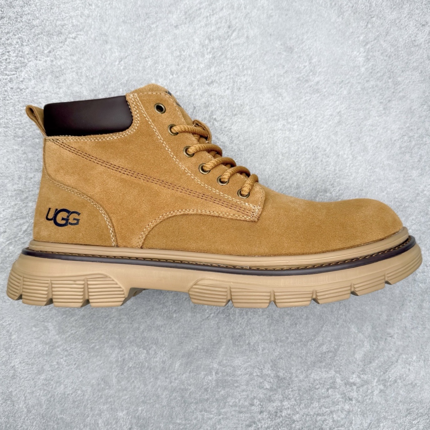 UGG Tasman Weather Hybrid 塔斯曼混合系列中帮轻量休闲马丁靴 UGG秋冬新品（羊羔毛一体内里🔥保暖锁热）秋冬必备 户外中帮休闲马丁靴雪地靴系列广东大厂品质 秋冬新款 时尚潮流搭配 面料釆用意大利进口磨砂牛皮 全鞋真牛皮材料 大底到五金都是代工厂原材料制作 好货不杀猪 首单质量严格把控 全套官网统一包装 今年冬季防寒户外专用产品 日常随意搭配 型男必备‼尺码：39-44（比运动鞋大一码）-选品中心
