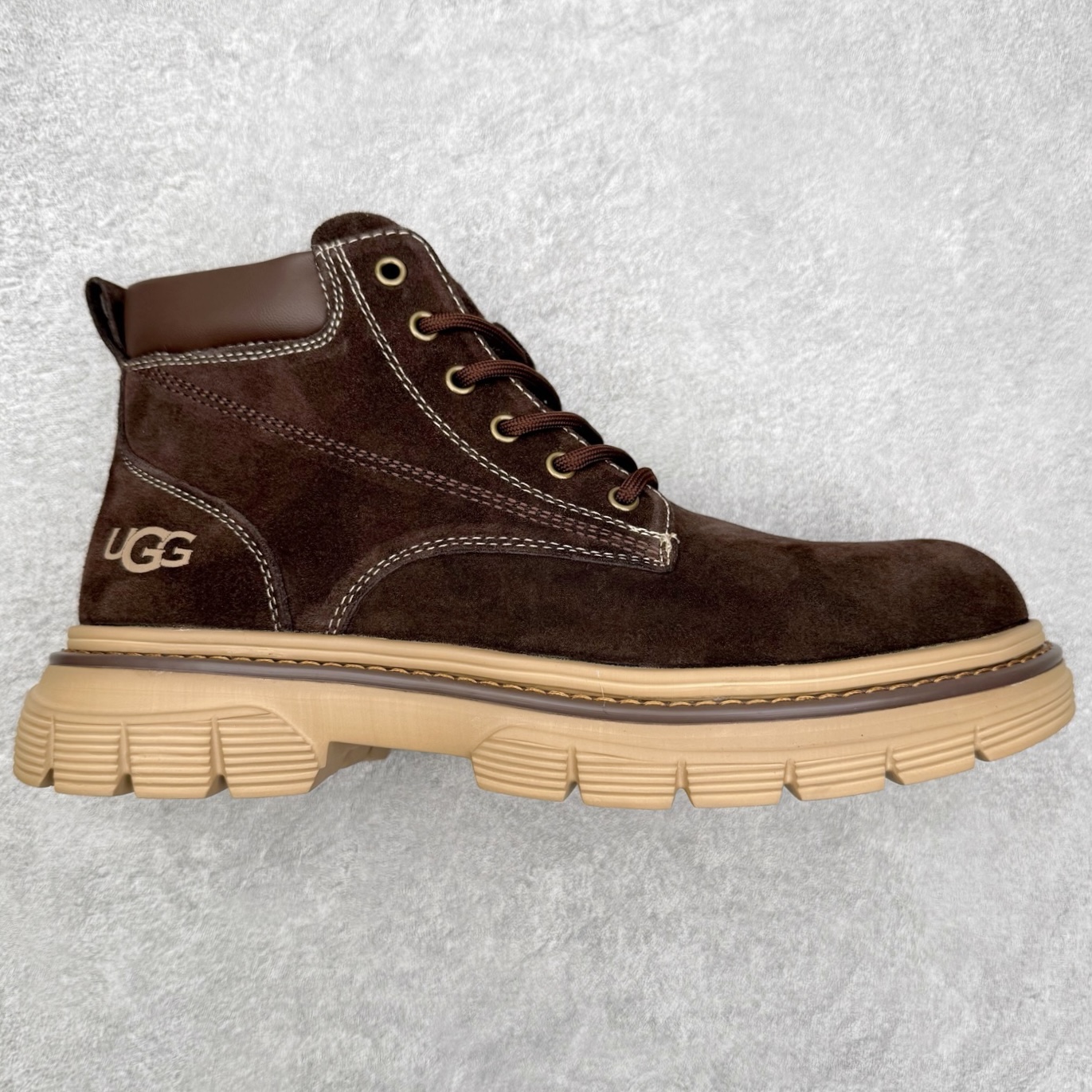 UGG Tasman Weather Hybrid 塔斯曼混合系列中帮轻量休闲马丁靴 UGG秋冬新品（羊羔毛一体内里🔥保暖锁热）秋冬必备 户外中帮休闲马丁靴雪地靴系列广东大厂品质 秋冬新款 时尚潮流搭配 面料釆用意大利进口磨砂牛皮 全鞋真牛皮材料 大底到五金都是代工厂原材料制作 好货不杀猪 首单质量严格把控 全套官网统一包装 今年冬季防寒户外专用产品 日常随意搭配 型男必备‼尺码：39-44（比运动鞋大一码）-选品中心