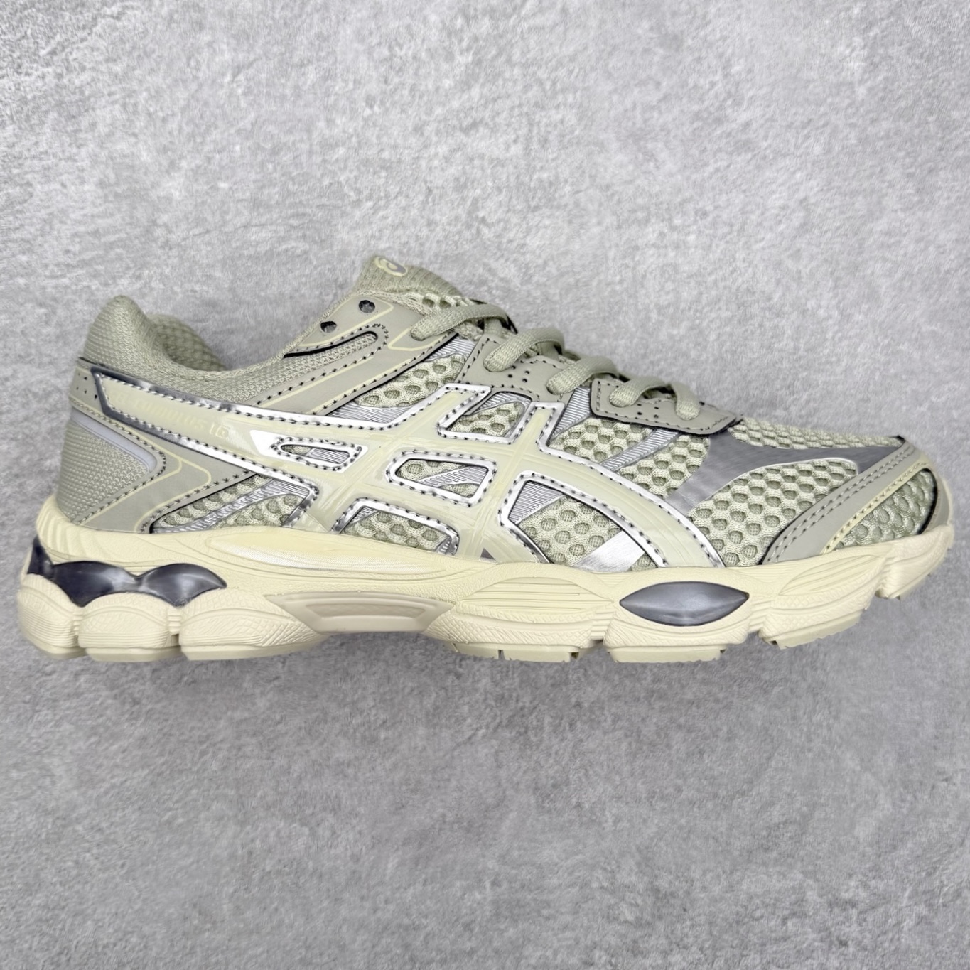 Asics Gel-Cumulus 16 亚瑟士防滑耐磨休闲运动鞋采用双层提花网面设计 提高包裹性和透气性 后跟搭载稳定系统科技T-GEL提升整体支撑力和结构感 减少对身体带来的冲击负荷 创新中底至轻回弹 尺码：36 37 37.5 38 39 39.5 40 40.5 41.5 42 42.5 43.5 44 44.5 45-选品中心