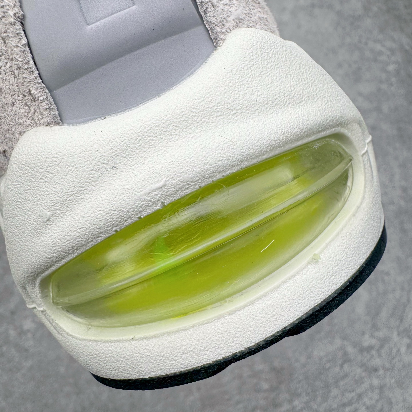 图片[14]-＃GX纯原 NK Air Max 95 复古减震气垫跑鞋 灰绿 HM4738-001 经典重温 外单专供大厂出品 品质稳定 一百余色 终端操作 鞋款设计灵感源于人体构造 中底设计基于人体的脊柱构造 是整体设计的核心 尼龙孔眼代表了肋骨 而分层式面板和网眼象征着肌肉纤维和肉体组织 Air Max 95采用了两个独立的吹塑成型的Air-Sole单元 并首次在前掌使用可视化气垫设计 Swoosh logo夜当作一个 点符号放在了鞋子的后帮位置 20年的发展让 AIR MAX 95有了不同的故事 20年后再度面向世人的时候 焕然一新的面貌 让人有了另外一种清新脱俗的感觉 尺码：40 40.5 41 42 42.5 43 44 44.5 45 45.5 46 47.5 48.5-选品中心