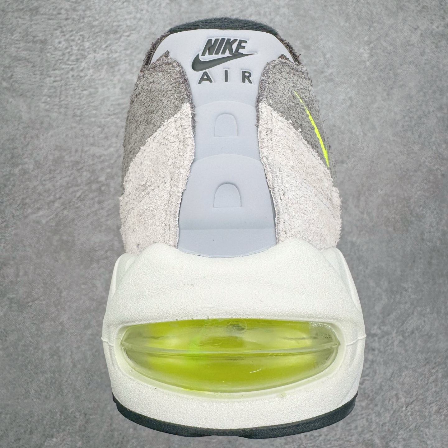 图片[8]-＃GX纯原 NK Air Max 95 复古减震气垫跑鞋 灰绿 HM4738-001 经典重温 外单专供大厂出品 品质稳定 一百余色 终端操作 鞋款设计灵感源于人体构造 中底设计基于人体的脊柱构造 是整体设计的核心 尼龙孔眼代表了肋骨 而分层式面板和网眼象征着肌肉纤维和肉体组织 Air Max 95采用了两个独立的吹塑成型的Air-Sole单元 并首次在前掌使用可视化气垫设计 Swoosh logo夜当作一个 点符号放在了鞋子的后帮位置 20年的发展让 AIR MAX 95有了不同的故事 20年后再度面向世人的时候 焕然一新的面貌 让人有了另外一种清新脱俗的感觉 尺码：40 40.5 41 42 42.5 43 44 44.5 45 45.5 46 47.5 48.5-选品中心