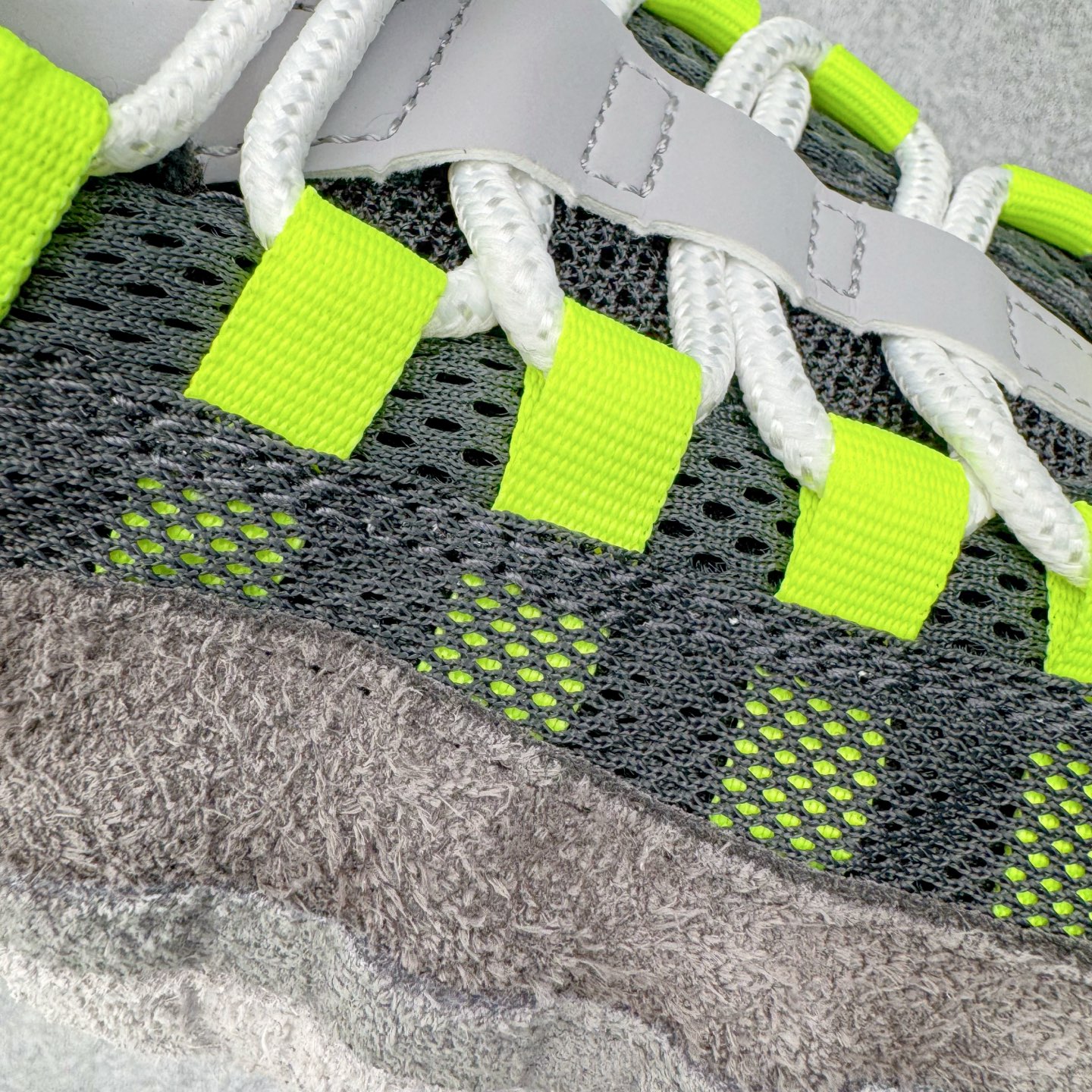 图片[20]-＃GX纯原 NK Air Max 95 复古减震气垫跑鞋 灰绿 HM4738-001 经典重温 外单专供大厂出品 品质稳定 一百余色 终端操作 鞋款设计灵感源于人体构造 中底设计基于人体的脊柱构造 是整体设计的核心 尼龙孔眼代表了肋骨 而分层式面板和网眼象征着肌肉纤维和肉体组织 Air Max 95采用了两个独立的吹塑成型的Air-Sole单元 并首次在前掌使用可视化气垫设计 Swoosh logo夜当作一个 点符号放在了鞋子的后帮位置 20年的发展让 AIR MAX 95有了不同的故事 20年后再度面向世人的时候 焕然一新的面貌 让人有了另外一种清新脱俗的感觉 尺码：40 40.5 41 42 42.5 43 44 44.5 45 45.5 46 47.5 48.5-选品中心