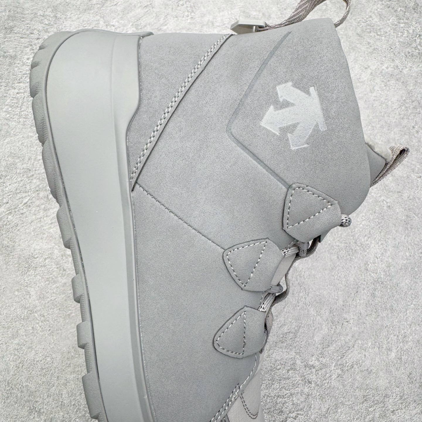 图片[6]-＃K版 迪桑特DESCENTE SKI STYLE系列 保暖耐磨 时尚舒适百搭短筒雪地靴 DESCENTE（迪桑特）创立于1935年，品牌名取自法语词汇，意为“滑降”。品牌箭头标识代表滑雪的三种技术“高速直线滑行”、“穿越”和“侧滑”，也寓意品牌在打造高端专业运动产品中不断追求完美的创新精神，致力于成为中国高端专业滑雪、综训、女子、铁人三项、高尔夫的第一品牌。实拍调校N版已经零色差零失真 百分百还原实物色彩所见即所得 不存在货不对板色差等低级问题 选购参考实物拍摄 不混卖不参货 只用心做好货严格选品 承诺混一赔十 尺码：36 36.5 37.5 38 38.5 39 40 40.5 41 42 42.5 43 44 44.5 45-选品中心