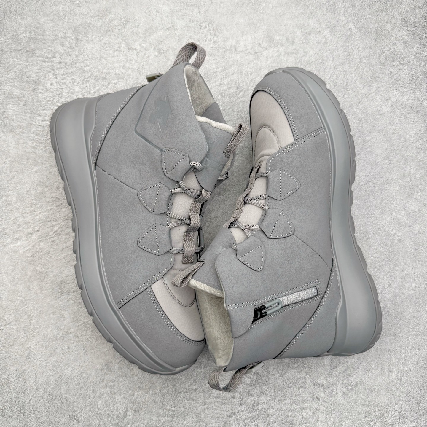 图片[3]-＃K版 迪桑特DESCENTE SKI STYLE系列 保暖耐磨 时尚舒适百搭短筒雪地靴 DESCENTE（迪桑特）创立于1935年，品牌名取自法语词汇，意为“滑降”。品牌箭头标识代表滑雪的三种技术“高速直线滑行”、“穿越”和“侧滑”，也寓意品牌在打造高端专业运动产品中不断追求完美的创新精神，致力于成为中国高端专业滑雪、综训、女子、铁人三项、高尔夫的第一品牌。实拍调校N版已经零色差零失真 百分百还原实物色彩所见即所得 不存在货不对板色差等低级问题 选购参考实物拍摄 不混卖不参货 只用心做好货严格选品 承诺混一赔十 尺码：36 36.5 37.5 38 38.5 39 40 40.5 41 42 42.5 43 44 44.5 45-选品中心