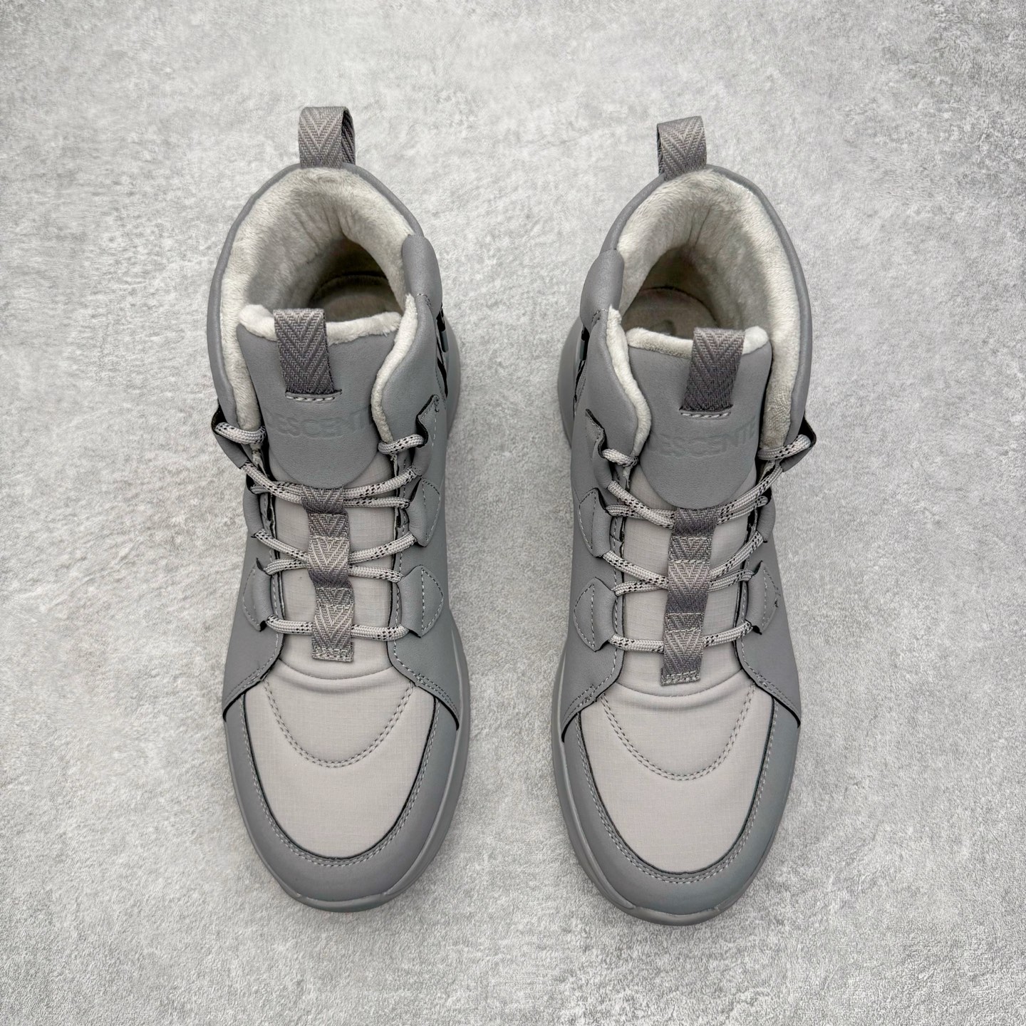 图片[2]-＃K版 迪桑特DESCENTE SKI STYLE系列 保暖耐磨 时尚舒适百搭短筒雪地靴 DESCENTE（迪桑特）创立于1935年，品牌名取自法语词汇，意为“滑降”。品牌箭头标识代表滑雪的三种技术“高速直线滑行”、“穿越”和“侧滑”，也寓意品牌在打造高端专业运动产品中不断追求完美的创新精神，致力于成为中国高端专业滑雪、综训、女子、铁人三项、高尔夫的第一品牌。实拍调校N版已经零色差零失真 百分百还原实物色彩所见即所得 不存在货不对板色差等低级问题 选购参考实物拍摄 不混卖不参货 只用心做好货严格选品 承诺混一赔十 尺码：36 36.5 37.5 38 38.5 39 40 40.5 41 42 42.5 43 44 44.5 45-选品中心