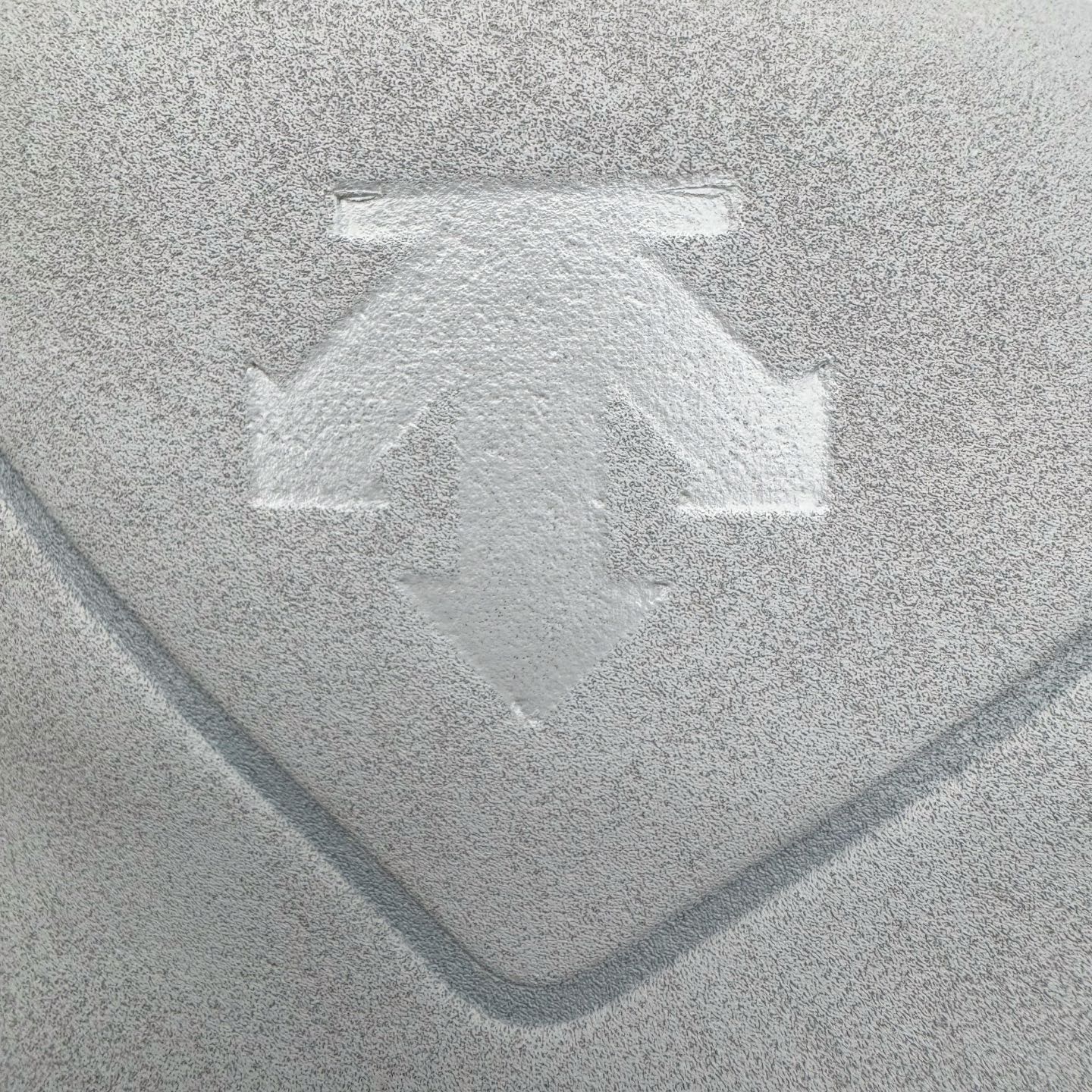 图片[18]-＃K版 迪桑特DESCENTE SKI STYLE系列 保暖耐磨 时尚舒适百搭短筒雪地靴 DESCENTE（迪桑特）创立于1935年，品牌名取自法语词汇，意为“滑降”。品牌箭头标识代表滑雪的三种技术“高速直线滑行”、“穿越”和“侧滑”，也寓意品牌在打造高端专业运动产品中不断追求完美的创新精神，致力于成为中国高端专业滑雪、综训、女子、铁人三项、高尔夫的第一品牌。实拍调校N版已经零色差零失真 百分百还原实物色彩所见即所得 不存在货不对板色差等低级问题 选购参考实物拍摄 不混卖不参货 只用心做好货严格选品 承诺混一赔十 尺码：36 36.5 37.5 38 38.5 39 40 40.5 41 42 42.5 43 44 44.5 45-选品中心