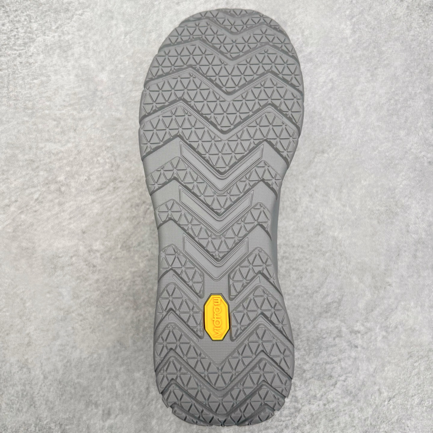 图片[9]-＃K版 迪桑特DESCENTE SKI STYLE系列 保暖耐磨 时尚舒适百搭短筒雪地靴 DESCENTE（迪桑特）创立于1935年，品牌名取自法语词汇，意为“滑降”。品牌箭头标识代表滑雪的三种技术“高速直线滑行”、“穿越”和“侧滑”，也寓意品牌在打造高端专业运动产品中不断追求完美的创新精神，致力于成为中国高端专业滑雪、综训、女子、铁人三项、高尔夫的第一品牌。实拍调校N版已经零色差零失真 百分百还原实物色彩所见即所得 不存在货不对板色差等低级问题 选购参考实物拍摄 不混卖不参货 只用心做好货严格选品 承诺混一赔十 尺码：36 36.5 37.5 38 38.5 39 40 40.5 41 42 42.5 43 44 44.5 45-选品中心