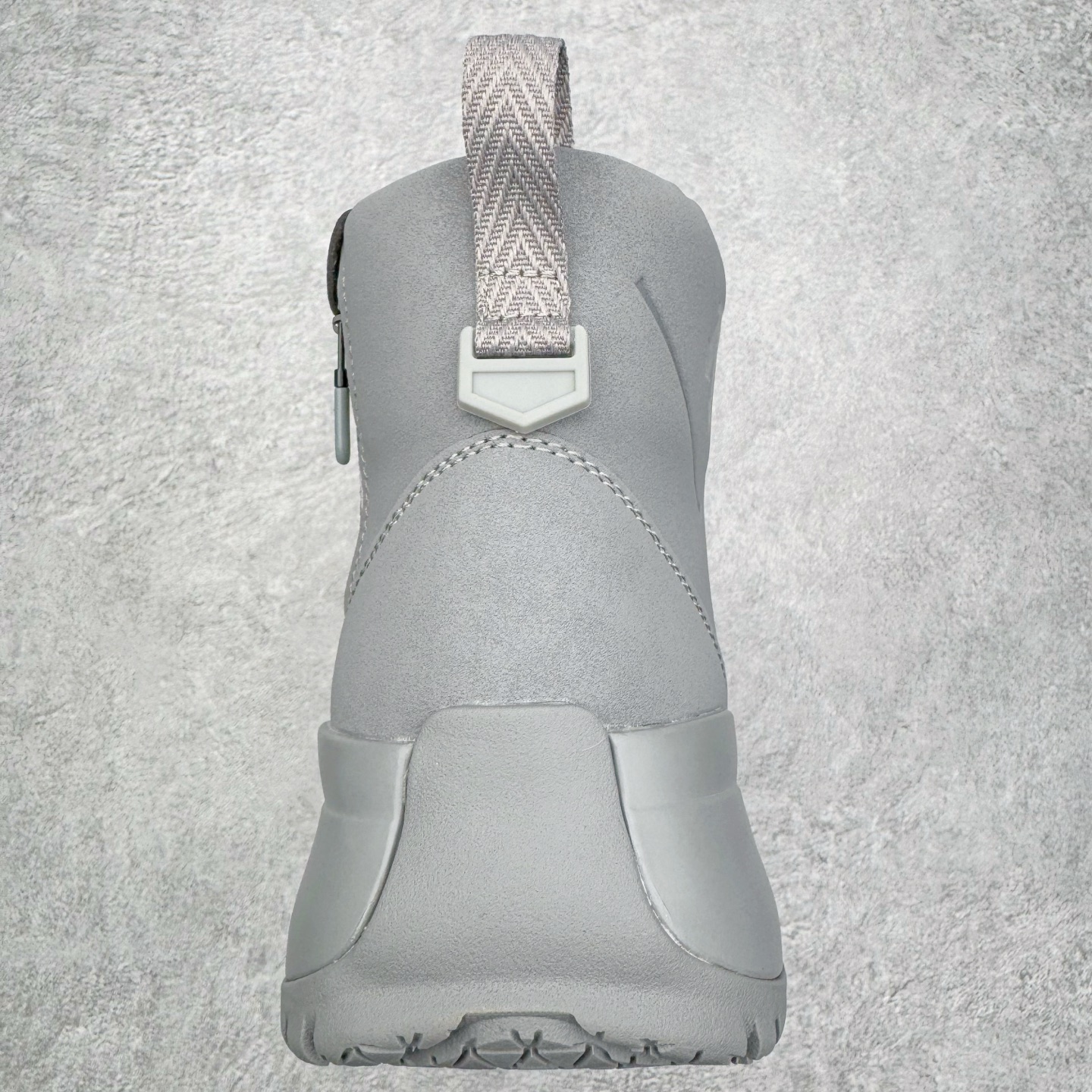 图片[8]-＃K版 迪桑特DESCENTE SKI STYLE系列 保暖耐磨 时尚舒适百搭短筒雪地靴 DESCENTE（迪桑特）创立于1935年，品牌名取自法语词汇，意为“滑降”。品牌箭头标识代表滑雪的三种技术“高速直线滑行”、“穿越”和“侧滑”，也寓意品牌在打造高端专业运动产品中不断追求完美的创新精神，致力于成为中国高端专业滑雪、综训、女子、铁人三项、高尔夫的第一品牌。实拍调校N版已经零色差零失真 百分百还原实物色彩所见即所得 不存在货不对板色差等低级问题 选购参考实物拍摄 不混卖不参货 只用心做好货严格选品 承诺混一赔十 尺码：36 36.5 37.5 38 38.5 39 40 40.5 41 42 42.5 43 44 44.5 45-选品中心