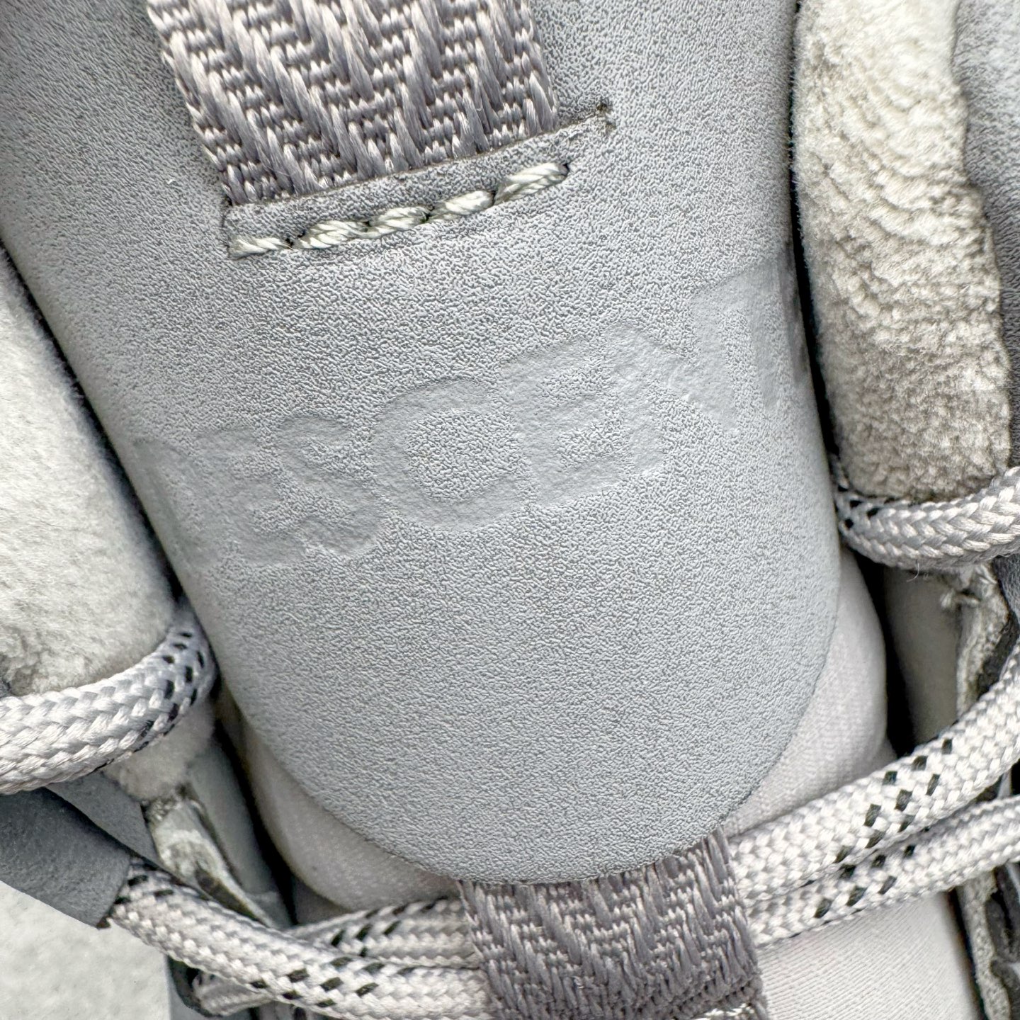 图片[14]-＃K版 迪桑特DESCENTE SKI STYLE系列 保暖耐磨 时尚舒适百搭短筒雪地靴 DESCENTE（迪桑特）创立于1935年，品牌名取自法语词汇，意为“滑降”。品牌箭头标识代表滑雪的三种技术“高速直线滑行”、“穿越”和“侧滑”，也寓意品牌在打造高端专业运动产品中不断追求完美的创新精神，致力于成为中国高端专业滑雪、综训、女子、铁人三项、高尔夫的第一品牌。实拍调校N版已经零色差零失真 百分百还原实物色彩所见即所得 不存在货不对板色差等低级问题 选购参考实物拍摄 不混卖不参货 只用心做好货严格选品 承诺混一赔十 尺码：36 36.5 37.5 38 38.5 39 40 40.5 41 42 42.5 43 44 44.5 45-选品中心