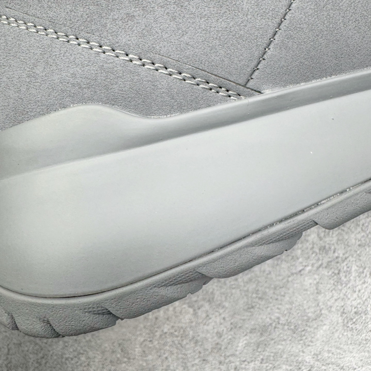 图片[20]-＃K版 迪桑特DESCENTE SKI STYLE系列 保暖耐磨 时尚舒适百搭短筒雪地靴 DESCENTE（迪桑特）创立于1935年，品牌名取自法语词汇，意为“滑降”。品牌箭头标识代表滑雪的三种技术“高速直线滑行”、“穿越”和“侧滑”，也寓意品牌在打造高端专业运动产品中不断追求完美的创新精神，致力于成为中国高端专业滑雪、综训、女子、铁人三项、高尔夫的第一品牌。实拍调校N版已经零色差零失真 百分百还原实物色彩所见即所得 不存在货不对板色差等低级问题 选购参考实物拍摄 不混卖不参货 只用心做好货严格选品 承诺混一赔十 尺码：36 36.5 37.5 38 38.5 39 40 40.5 41 42 42.5 43 44 44.5 45-选品中心