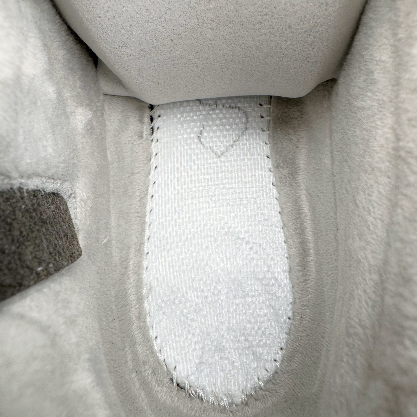 图片[10]-＃K版 迪桑特DESCENTE SKI STYLE系列 保暖耐磨 时尚舒适百搭短筒雪地靴 DESCENTE（迪桑特）创立于1935年，品牌名取自法语词汇，意为“滑降”。品牌箭头标识代表滑雪的三种技术“高速直线滑行”、“穿越”和“侧滑”，也寓意品牌在打造高端专业运动产品中不断追求完美的创新精神，致力于成为中国高端专业滑雪、综训、女子、铁人三项、高尔夫的第一品牌。实拍调校N版已经零色差零失真 百分百还原实物色彩所见即所得 不存在货不对板色差等低级问题 选购参考实物拍摄 不混卖不参货 只用心做好货严格选品 承诺混一赔十 尺码：36 36.5 37.5 38 38.5 39 40 40.5 41 42 42.5 43 44 44.5 45-选品中心