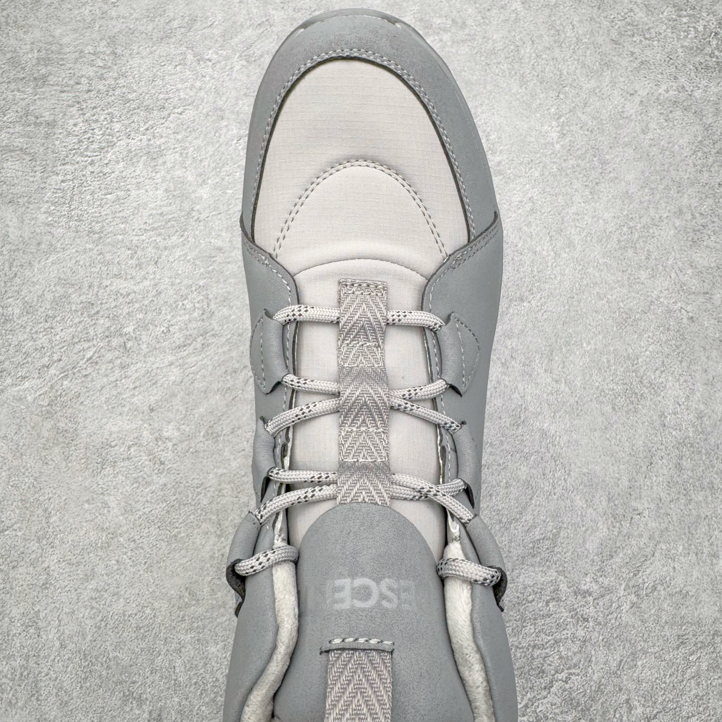 图片[4]-＃K版 迪桑特DESCENTE SKI STYLE系列 保暖耐磨 时尚舒适百搭短筒雪地靴 DESCENTE（迪桑特）创立于1935年，品牌名取自法语词汇，意为“滑降”。品牌箭头标识代表滑雪的三种技术“高速直线滑行”、“穿越”和“侧滑”，也寓意品牌在打造高端专业运动产品中不断追求完美的创新精神，致力于成为中国高端专业滑雪、综训、女子、铁人三项、高尔夫的第一品牌。实拍调校N版已经零色差零失真 百分百还原实物色彩所见即所得 不存在货不对板色差等低级问题 选购参考实物拍摄 不混卖不参货 只用心做好货严格选品 承诺混一赔十 尺码：36 36.5 37.5 38 38.5 39 40 40.5 41 42 42.5 43 44 44.5 45-选品中心