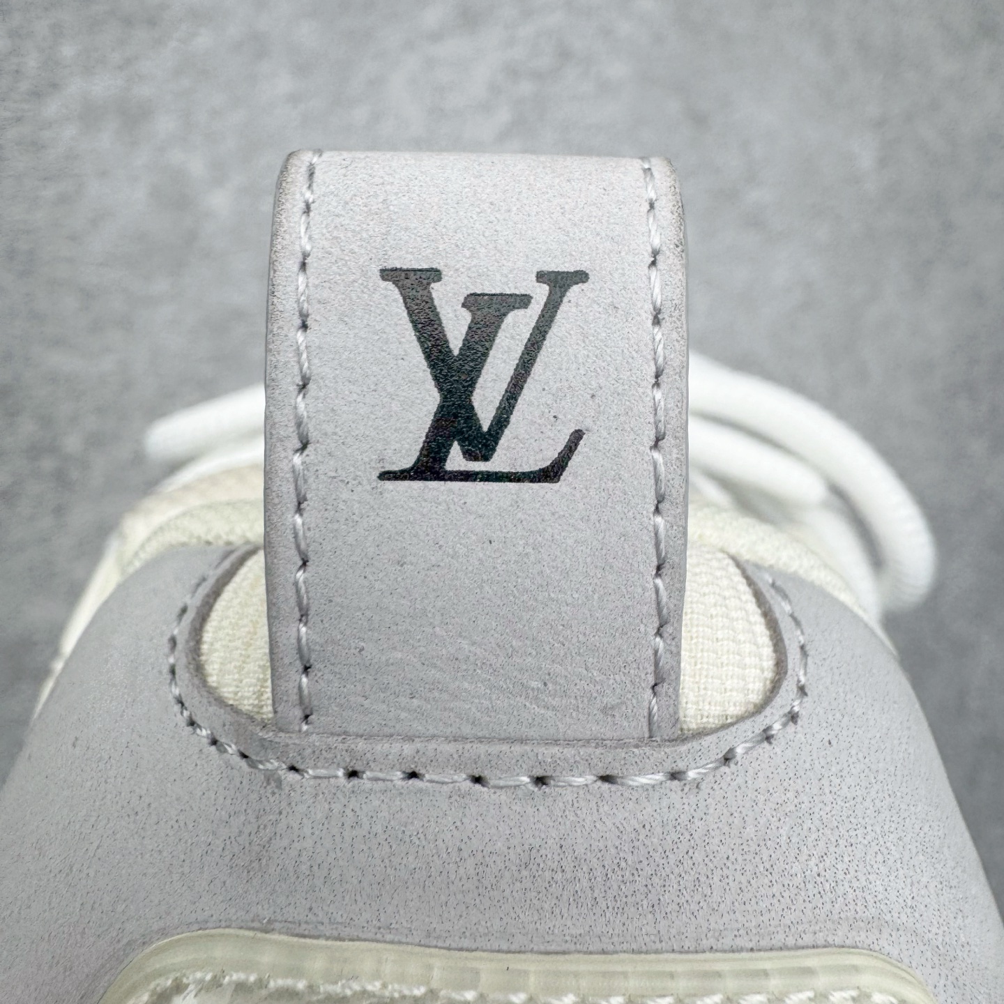 图片[10]-＃GD广顶 Louis Vuitton SKATE lv路易威登系带时装走秀运动时尚板鞋 外贸零售特供批次 2023全新纸板数据 印花高频效果碾压市面 市售天花板产物 耗时半年巨作 全套原厂新版原纸板楦头开发 原厂特供皮料加持 市场所有版本中综合最强的货品 GD实力大厂出品 全网最全配色更新最快 最成熟的做工稳定的品控 完美鞋型超高的清洁度 零毛边线头瑕疵 全套原楦原纸版原鞋开模 全网最具灵魂的版型 正确原装黄色鞋盒 正确中底印花 鞋面印花3D高频深度立体 全鞋电脑针车 紧密相连 针距密度一致 环保乳胶注塑鞋垫 厚度脚感还原原版 皮面裁剪部位 统一油边封口工艺 原装橡胶大底含胶量大底组合零偏差 专柜全套包装 防尘袋 说明书 质保卡 男女鞋 尺码：35 36 37 38 39 40 41 42 43 44 45-选品中心