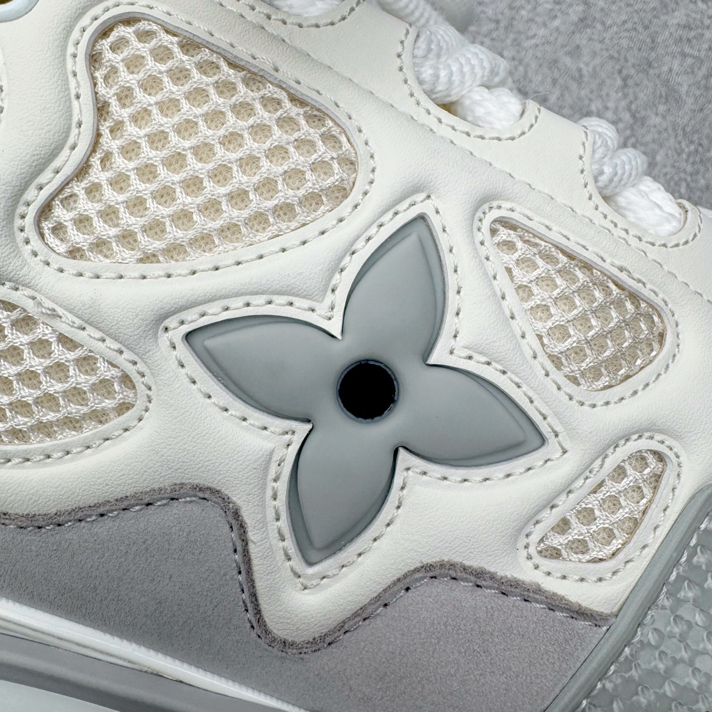 图片[16]-＃GD广顶 Louis Vuitton SKATE lv路易威登系带时装走秀运动时尚板鞋 外贸零售特供批次 2023全新纸板数据 印花高频效果碾压市面 市售天花板产物 耗时半年巨作 全套原厂新版原纸板楦头开发 原厂特供皮料加持 市场所有版本中综合最强的货品 GD实力大厂出品 全网最全配色更新最快 最成熟的做工稳定的品控 完美鞋型超高的清洁度 零毛边线头瑕疵 全套原楦原纸版原鞋开模 全网最具灵魂的版型 正确原装黄色鞋盒 正确中底印花 鞋面印花3D高频深度立体 全鞋电脑针车 紧密相连 针距密度一致 环保乳胶注塑鞋垫 厚度脚感还原原版 皮面裁剪部位 统一油边封口工艺 原装橡胶大底含胶量大底组合零偏差 专柜全套包装 防尘袋 说明书 质保卡 男女鞋 尺码：35 36 37 38 39 40 41 42 43 44 45-选品中心