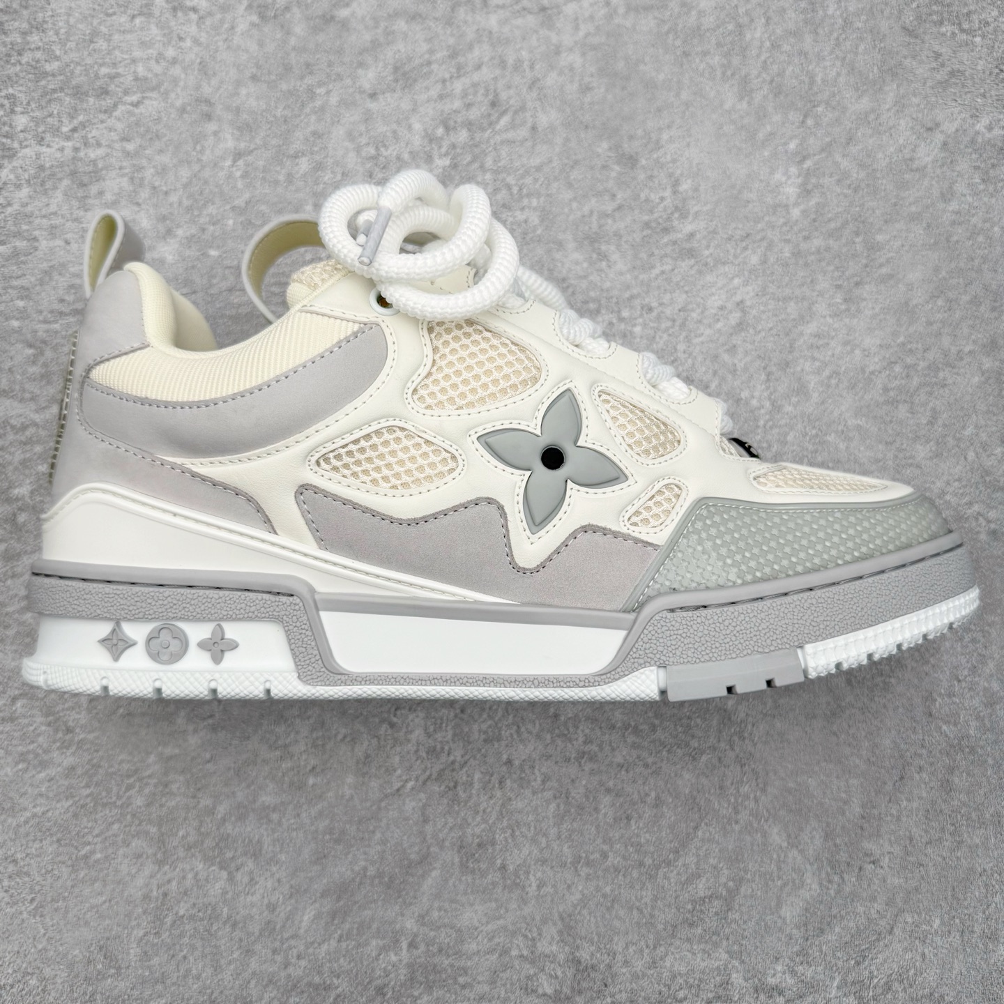 ＃GD广顶 Louis Vuitton SKATE lv路易威登系带时装走秀运动时尚板鞋 外贸零售特供批次 2023全新纸板数据 印花高频效果碾压市面 市售天花板产物 耗时半年巨作 全套原厂新版原纸板楦头开发 原厂特供皮料加持 市场所有版本中综合最强的货品 GD实力大厂出品 全网最全配色更新最快 最成熟的做工稳定的品控 完美鞋型超高的清洁度 零毛边线头瑕疵 全套原楦原纸版原鞋开模 全网最具灵魂的版型 正确原装黄色鞋盒 正确中底印花 鞋面印花3D高频深度立体 全鞋电脑针车 紧密相连 针距密度一致 环保乳胶注塑鞋垫 厚度脚感还原原版 皮面裁剪部位 统一油边封口工艺 原装橡胶大底含胶量大底组合零偏差 专柜全套包装 防尘袋 说明书 质保卡 男女鞋 尺码：35 36 37 38 39 40 41 42 43 44 45-选品中心