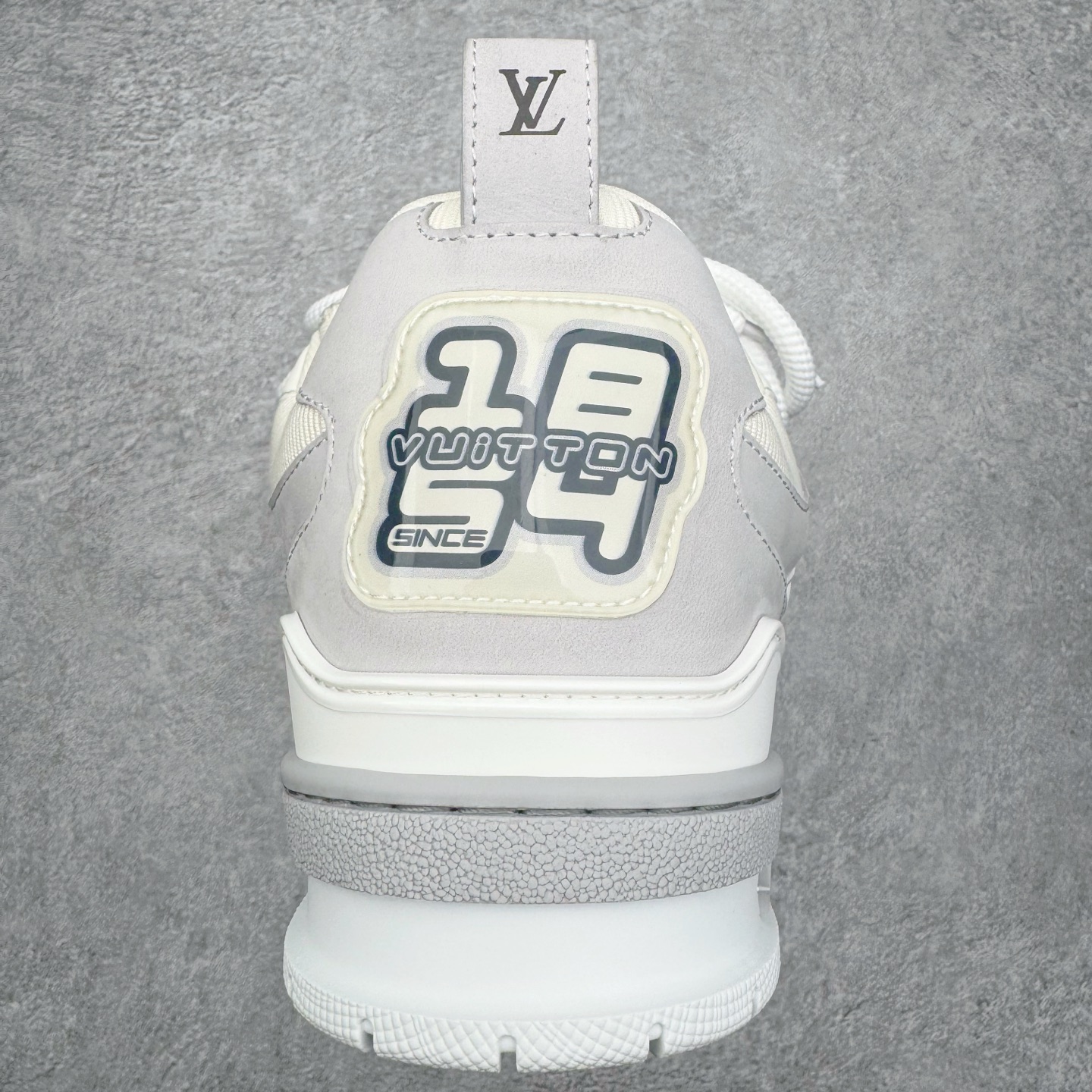 图片[8]-＃GD广顶 Louis Vuitton SKATE lv路易威登系带时装走秀运动时尚板鞋 外贸零售特供批次 2023全新纸板数据 印花高频效果碾压市面 市售天花板产物 耗时半年巨作 全套原厂新版原纸板楦头开发 原厂特供皮料加持 市场所有版本中综合最强的货品 GD实力大厂出品 全网最全配色更新最快 最成熟的做工稳定的品控 完美鞋型超高的清洁度 零毛边线头瑕疵 全套原楦原纸版原鞋开模 全网最具灵魂的版型 正确原装黄色鞋盒 正确中底印花 鞋面印花3D高频深度立体 全鞋电脑针车 紧密相连 针距密度一致 环保乳胶注塑鞋垫 厚度脚感还原原版 皮面裁剪部位 统一油边封口工艺 原装橡胶大底含胶量大底组合零偏差 专柜全套包装 防尘袋 说明书 质保卡 男女鞋 尺码：35 36 37 38 39 40 41 42 43 44 45-选品中心