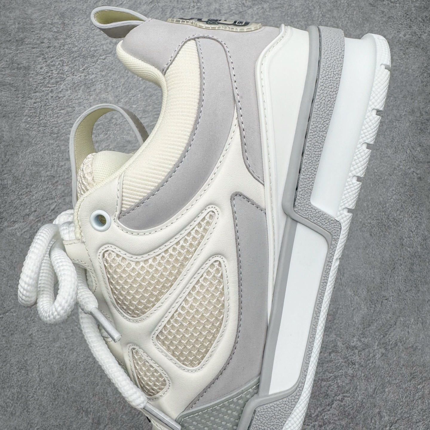 图片[7]-＃GD广顶 Louis Vuitton SKATE lv路易威登系带时装走秀运动时尚板鞋 外贸零售特供批次 2023全新纸板数据 印花高频效果碾压市面 市售天花板产物 耗时半年巨作 全套原厂新版原纸板楦头开发 原厂特供皮料加持 市场所有版本中综合最强的货品 GD实力大厂出品 全网最全配色更新最快 最成熟的做工稳定的品控 完美鞋型超高的清洁度 零毛边线头瑕疵 全套原楦原纸版原鞋开模 全网最具灵魂的版型 正确原装黄色鞋盒 正确中底印花 鞋面印花3D高频深度立体 全鞋电脑针车 紧密相连 针距密度一致 环保乳胶注塑鞋垫 厚度脚感还原原版 皮面裁剪部位 统一油边封口工艺 原装橡胶大底含胶量大底组合零偏差 专柜全套包装 防尘袋 说明书 质保卡 男女鞋 尺码：35 36 37 38 39 40 41 42 43 44 45-选品中心