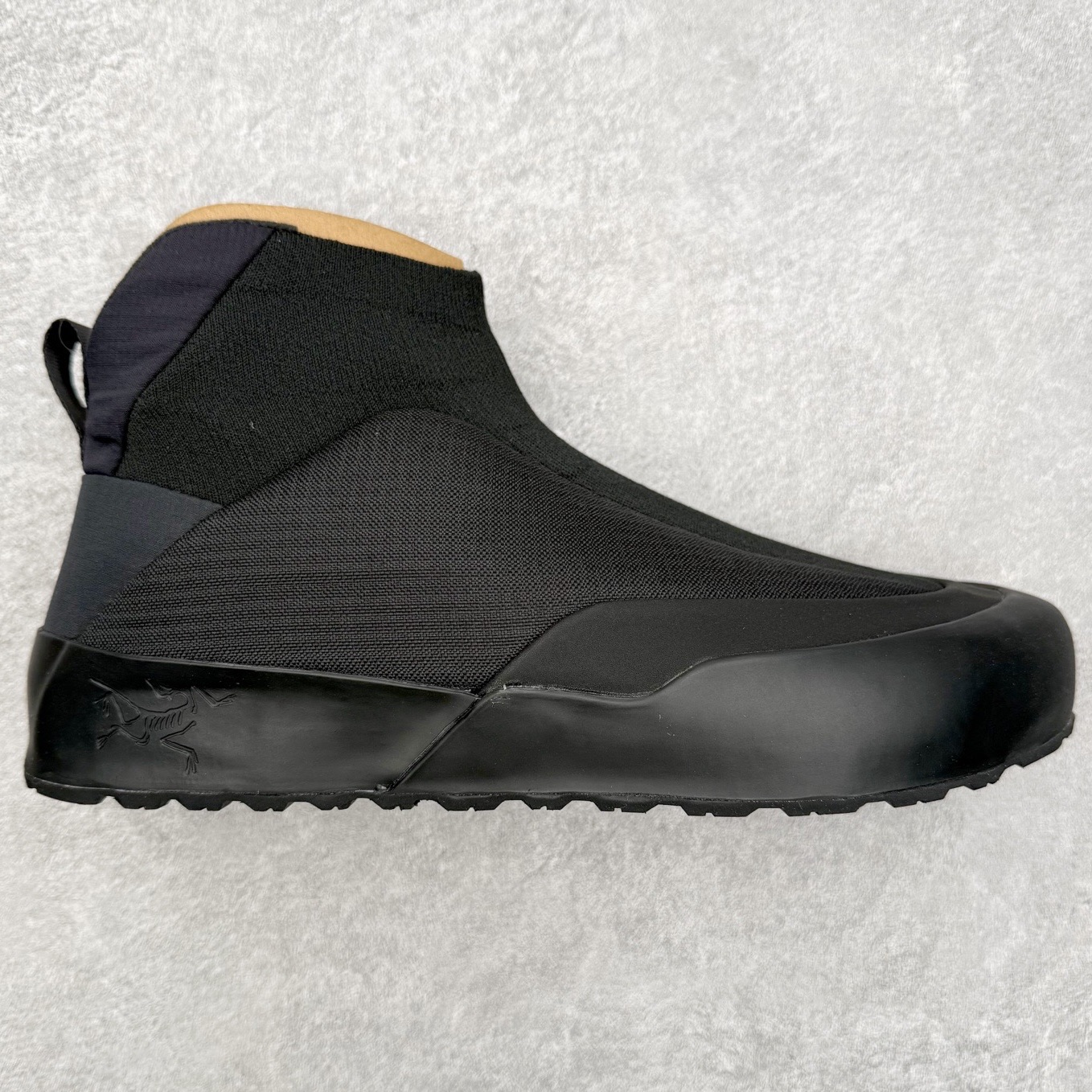 ＃GD广顶 Arcteryx KRAGG 始祖鸟系列长距离越野登山徒步户外防水多功能运动跑鞋 独家原底面配置 全套原厂生产指令 内外盒标包装纸鞋带配件均同步公司 公司一样的东西 放心开冲 外贸 零售 裸鞋 渠道货 随意操作 承诺半个月内开胶直接换新 尺码：39.5 40 40.5 41 42 42.5 43 44 44.5 45-选品中心