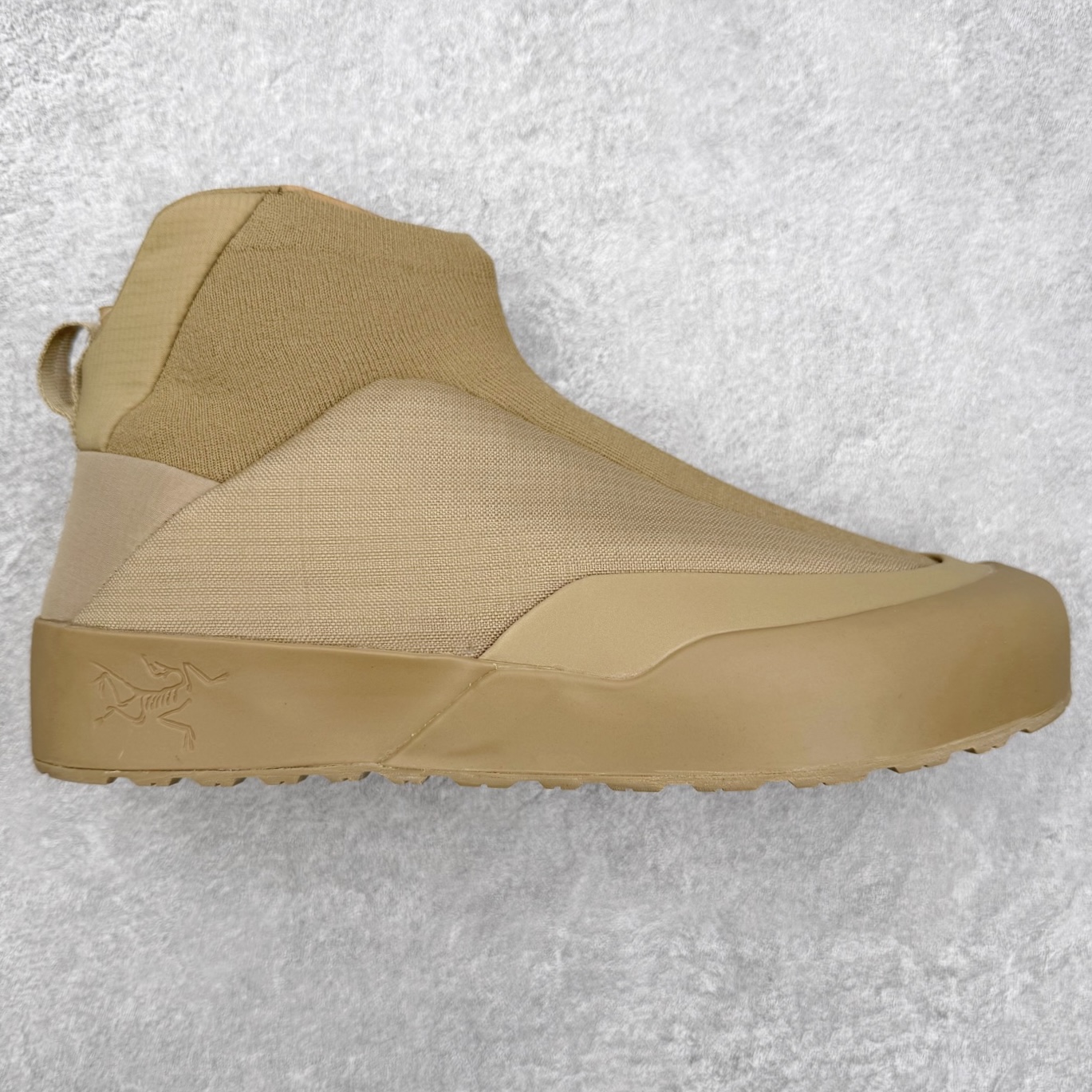 ＃GD广顶 Arcteryx KRAGG 始祖鸟系列长距离越野登山徒步户外防水多功能运动跑鞋 独家原底面配置 全套原厂生产指令 内外盒标包装纸鞋带配件均同步公司 公司一样的东西 放心开冲 外贸 零售 裸鞋 渠道货 随意操作 承诺半个月内开胶直接换新 尺码：39.5 40 40.5 41 42 42.5 43 44 44.5 45-选品中心