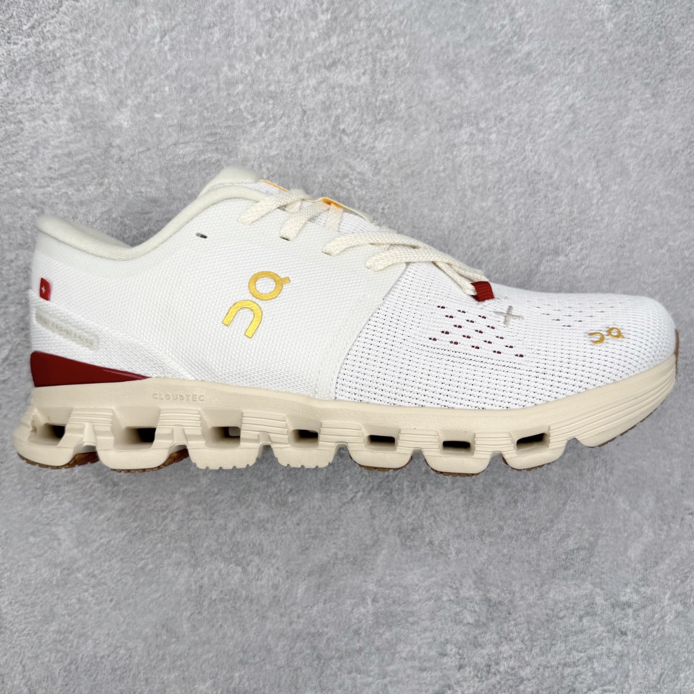 On昂跑 Cloudtilt X 4 系带减震耐磨低帮生活休闲鞋 此运动品牌 开创于2010年 缓震着陆、强效回弹、轻柔质感的设计构思始终是ON研制关键 与此同时基于“为全球提供革新性的跑步感受”信念 陆续推出了多款跑鞋及其以专业运动人体跑步工程学为设计关键的功能性跑步服饰设备 让跑者不费力气地畅快畅跑 尺码：36 36.5 37.5 38 38.5 39 40 40.5 41 42 42.5 43 44 44.5 45-选品中心