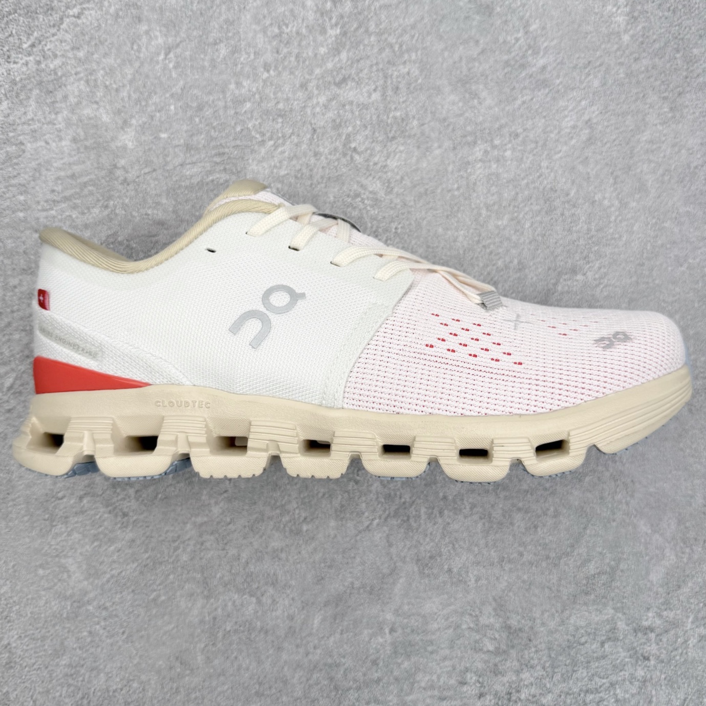 On昂跑 Cloudtilt X 4 系带减震耐磨低帮生活休闲鞋 此运动品牌 开创于2010年 缓震着陆、强效回弹、轻柔质感的设计构思始终是ON研制关键 与此同时基于“为全球提供革新性的跑步感受”信念 陆续推出了多款跑鞋及其以专业运动人体跑步工程学为设计关键的功能性跑步服饰设备 让跑者不费力气地畅快畅跑 尺码：36 36.5 37.5 38 38.5 39 40 40.5 41 42 42.5 43 44 44.5 45-选品中心