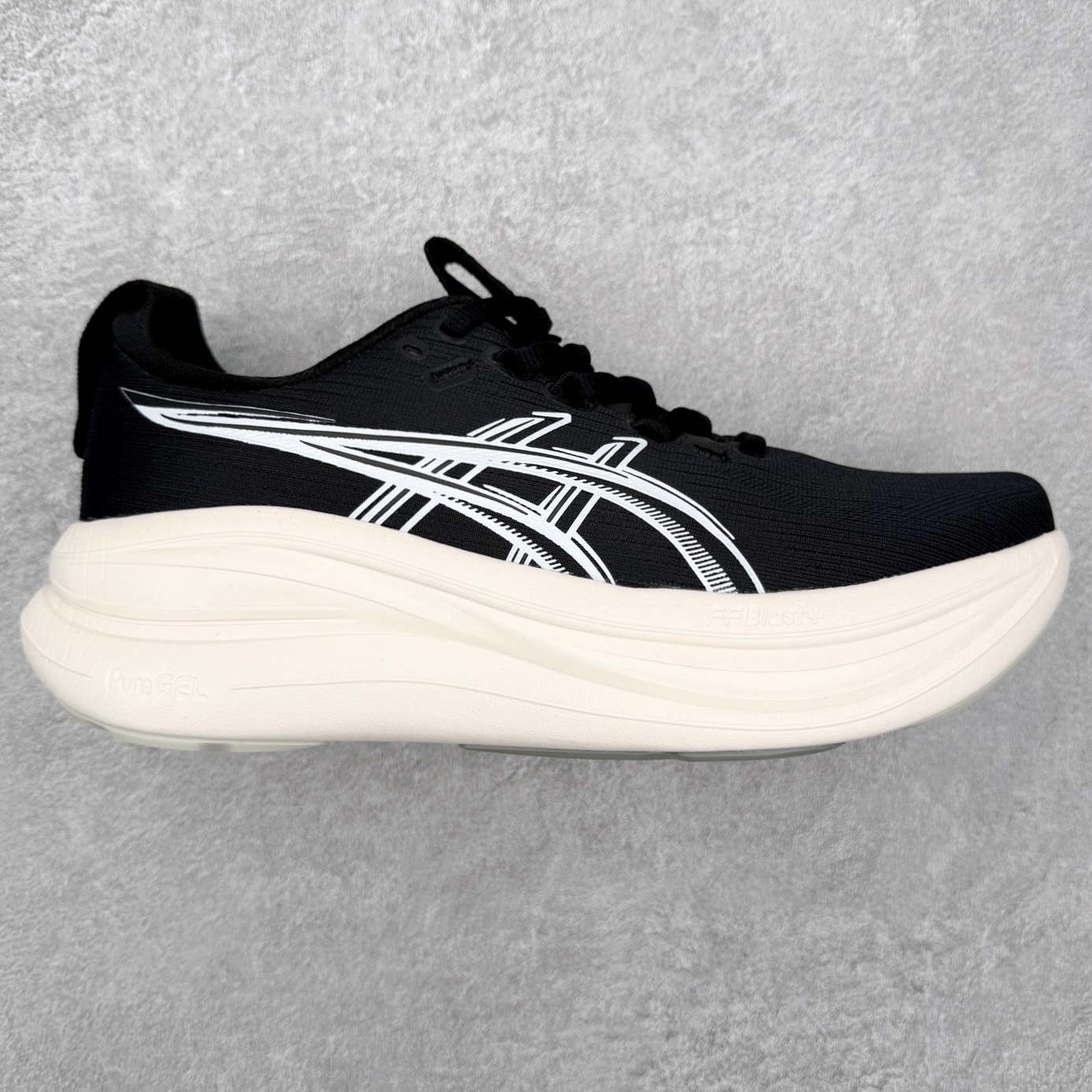 Asics GEL-Nimbus 28 亚瑟士缓震跑鞋 近年复古风潮的势头很旺 ASICS一直坚信保持身体的健康与活力是打造健康快乐的生活方式的最佳途径 ASICS为复古鞋型注入新设计 为玩家的街头穿搭提供了更多可能 GEL-NIMBUSTM9运动鞋最初是为中立和仰卧跑步者设计的长距离训练器 采用原始材料和关键细节重新设计 其Y2K时代的工业外观也被大胆的对比和色块所抵消 尺码：36 36.5 37.5 38 38.5 39 40 40.5 41.5 42 42.5 43.5 44 44.5 45-选品中心