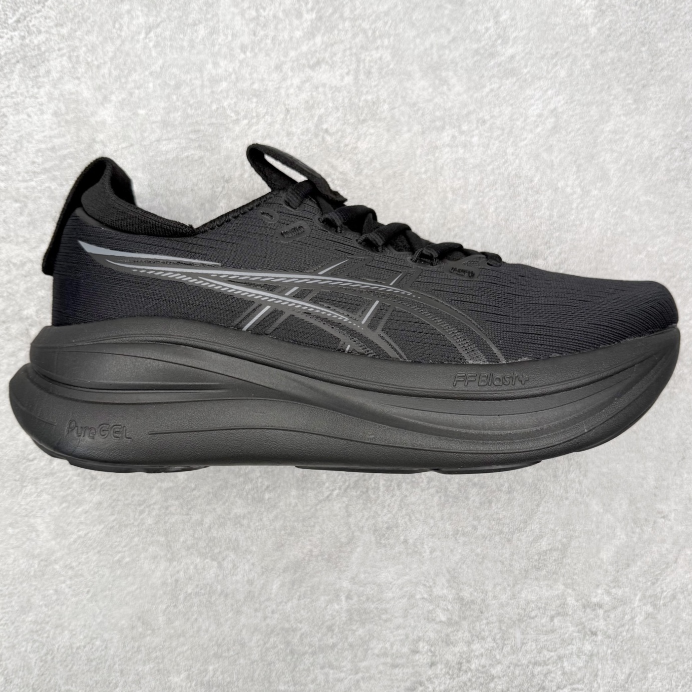 Asics GEL-Nimbus 28 亚瑟士缓震跑鞋 近年复古风潮的势头很旺 ASICS一直坚信保持身体的健康与活力是打造健康快乐的生活方式的最佳途径 ASICS为复古鞋型注入新设计 为玩家的街头穿搭提供了更多可能 GEL-NIMBUSTM9运动鞋最初是为中立和仰卧跑步者设计的长距离训练器 采用原始材料和关键细节重新设计 其Y2K时代的工业外观也被大胆的对比和色块所抵消 尺码：36 36.5 37.5 38 38.5 39 40 40.5 41.5 42 42.5 43.5 44 44.5 45-选品中心