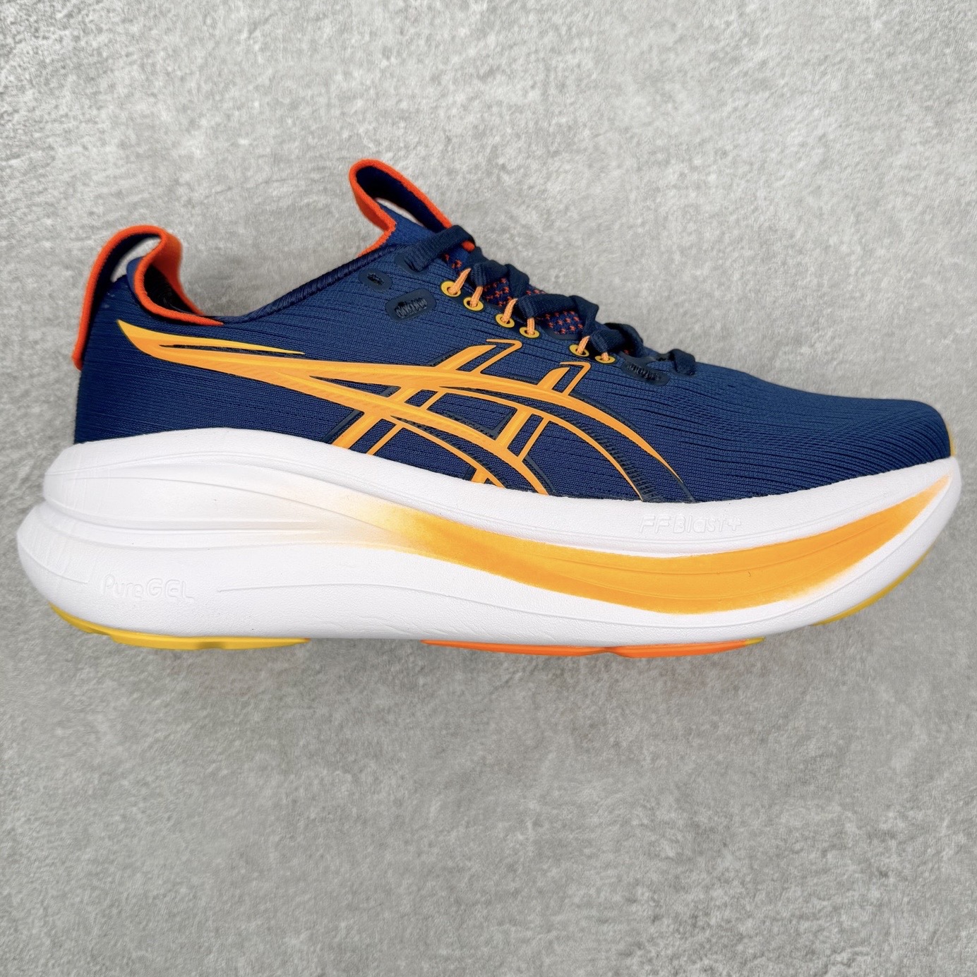 Asics GEL-Nimbus 28 亚瑟士缓震跑鞋 近年复古风潮的势头很旺 ASICS一直坚信保持身体的健康与活力是打造健康快乐的生活方式的最佳途径 ASICS为复古鞋型注入新设计 为玩家的街头穿搭提供了更多可能 GEL-NIMBUSTM9运动鞋最初是为中立和仰卧跑步者设计的长距离训练器 采用原始材料和关键细节重新设计 其Y2K时代的工业外观也被大胆的对比和色块所抵消 尺码：36 36.5 37.5 38 38.5 39 40 40.5 41.5 42 42.5 43.5 44 44.5 45-选品中心