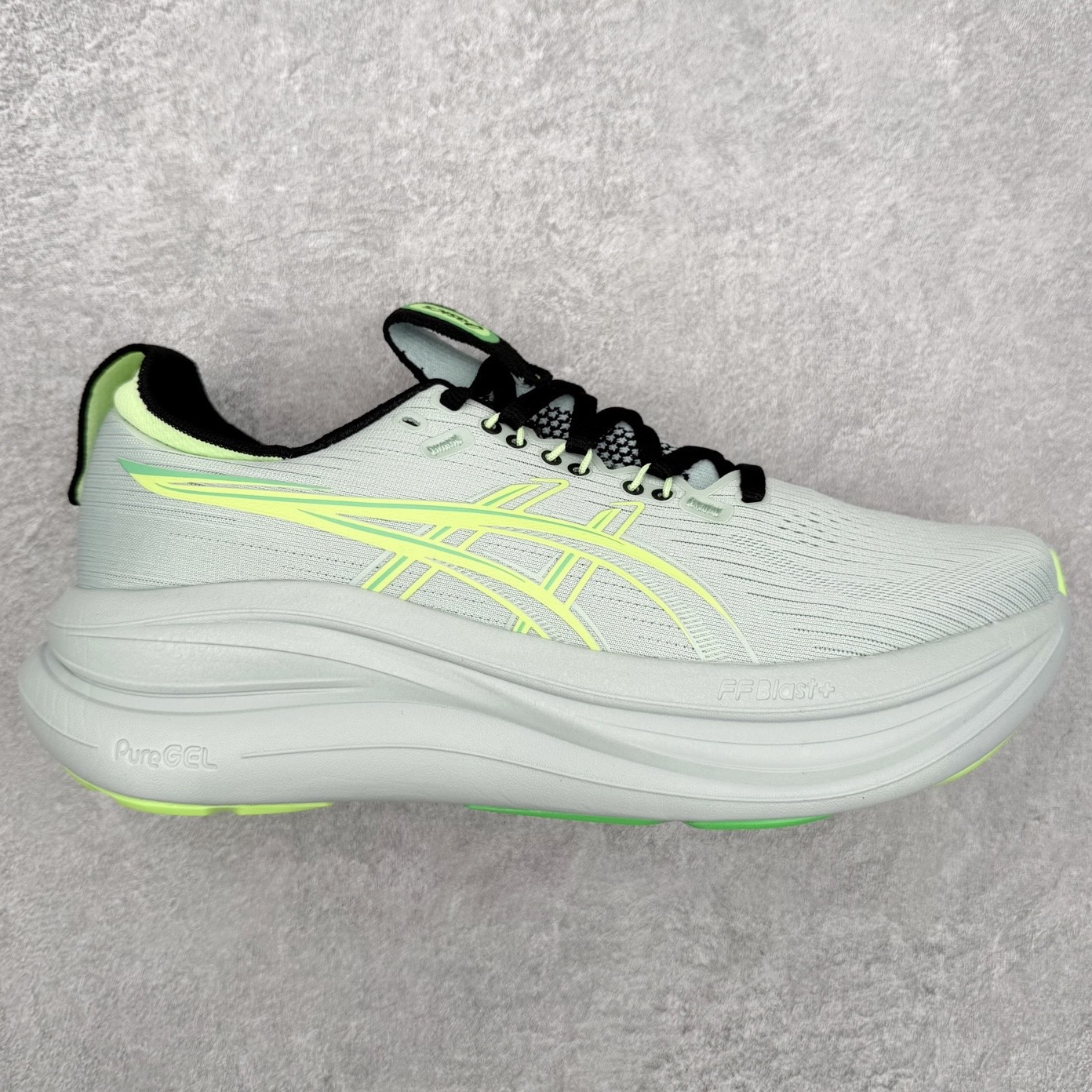 Asics GEL-Nimbus 28 亚瑟士缓震跑鞋 近年复古风潮的势头很旺 ASICS一直坚信保持身体的健康与活力是打造健康快乐的生活方式的最佳途径 ASICS为复古鞋型注入新设计 为玩家的街头穿搭提供了更多可能 GEL-NIMBUSTM9运动鞋最初是为中立和仰卧跑步者设计的长距离训练器 采用原始材料和关键细节重新设计 其Y2K时代的工业外观也被大胆的对比和色块所抵消 尺码：36 36.5 37.5 38 38.5 39 40 40.5 41.5 42 42.5 43.5 44 44.5 45-选品中心