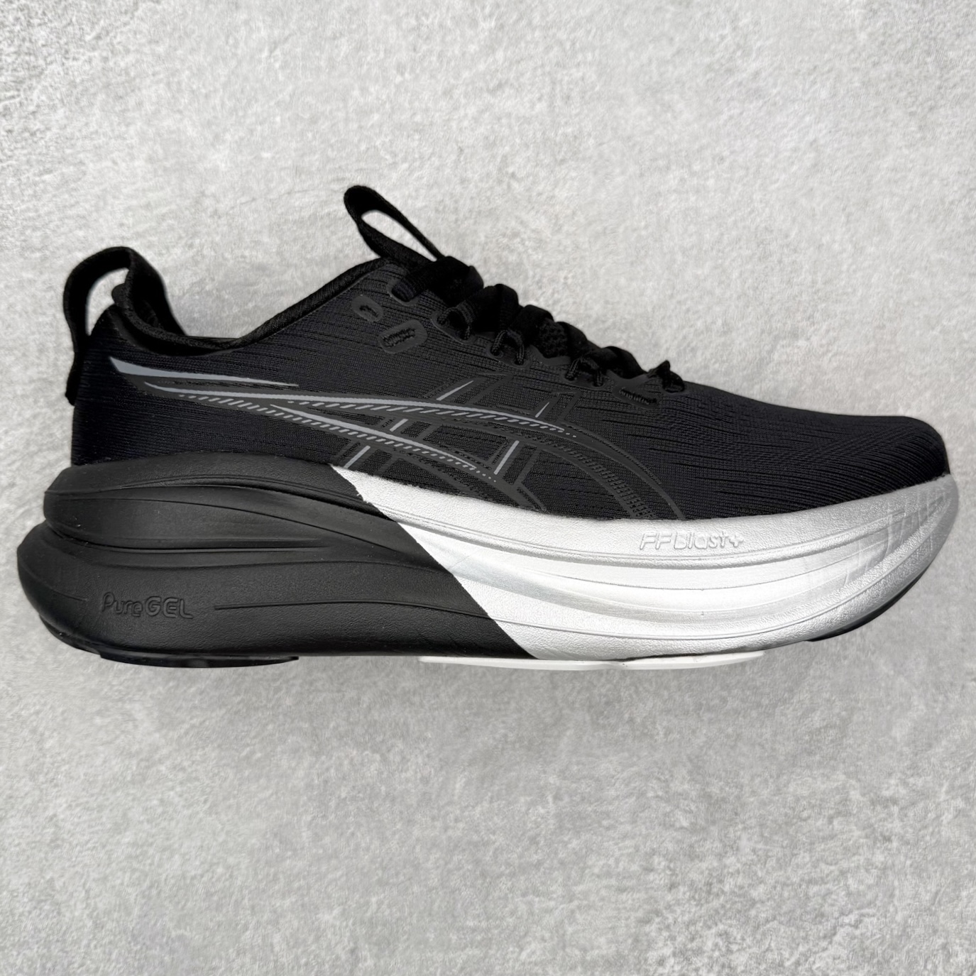 Asics GEL-Nimbus 28 亚瑟士缓震跑鞋 近年复古风潮的势头很旺 ASICS一直坚信保持身体的健康与活力是打造健康快乐的生活方式的最佳途径 ASICS为复古鞋型注入新设计 为玩家的街头穿搭提供了更多可能 GEL-NIMBUSTM9运动鞋最初是为中立和仰卧跑步者设计的长距离训练器 采用原始材料和关键细节重新设计 其Y2K时代的工业外观也被大胆的对比和色块所抵消 尺码：36 36.5 37.5 38 38.5 39 40 40.5 41.5 42 42.5 43.5 44 44.5 45-选品中心