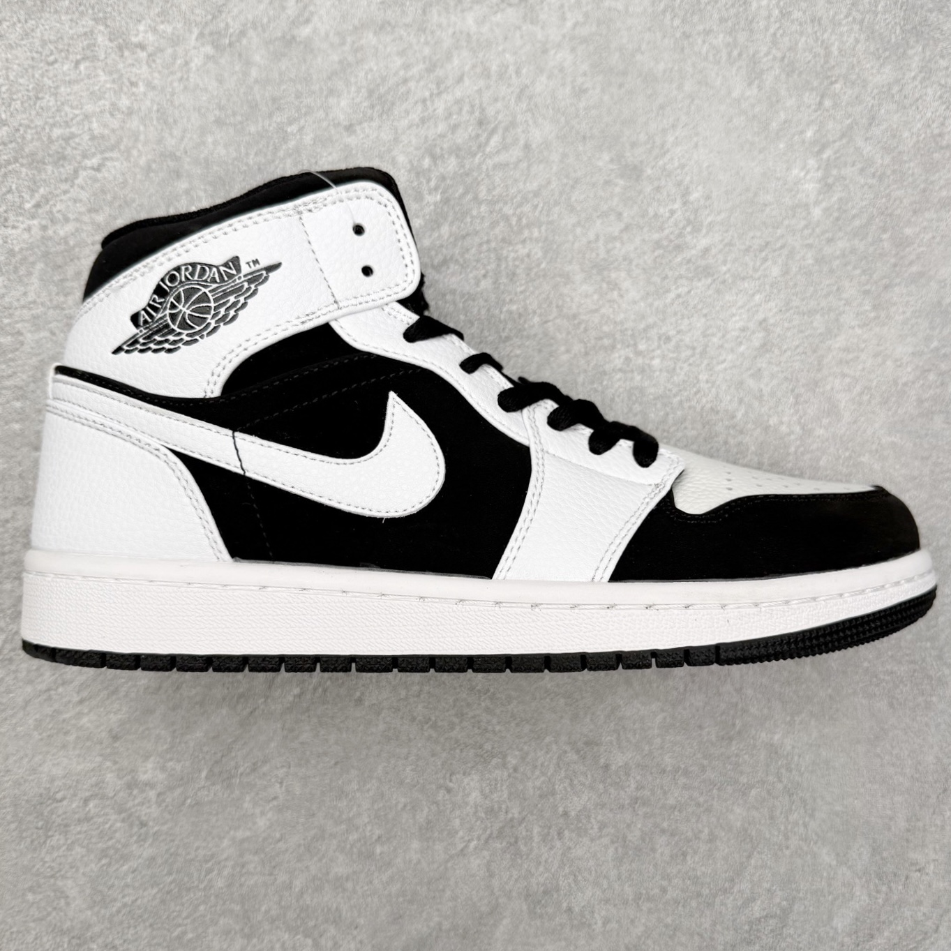 ＃福利特价 Air Jordan AJ1 Mid 中帮系列 百分百全新货品 零氧化发霉 给足利润空间操作 超乎所想的高性价比 原装楦头纸板开发 完美鞋型 超高清洁度 鞋型不臃肿别扭 原厂内置全掌气垫 A模大底 鞋舌AJ原厂专用牛津布 AJ专用反口珍珠布 原厂无杂质高弹内里海棉 特殊封边弹力鞋带 原鞋开模 拒绝公底 购置公司同步原材料 都有细节原汁原味 忠于原版 尺码：36 36.5 37.5 38 38.5 39 40 40.5 41 42 42.5 43 44 44.5 45 46-选品中心
