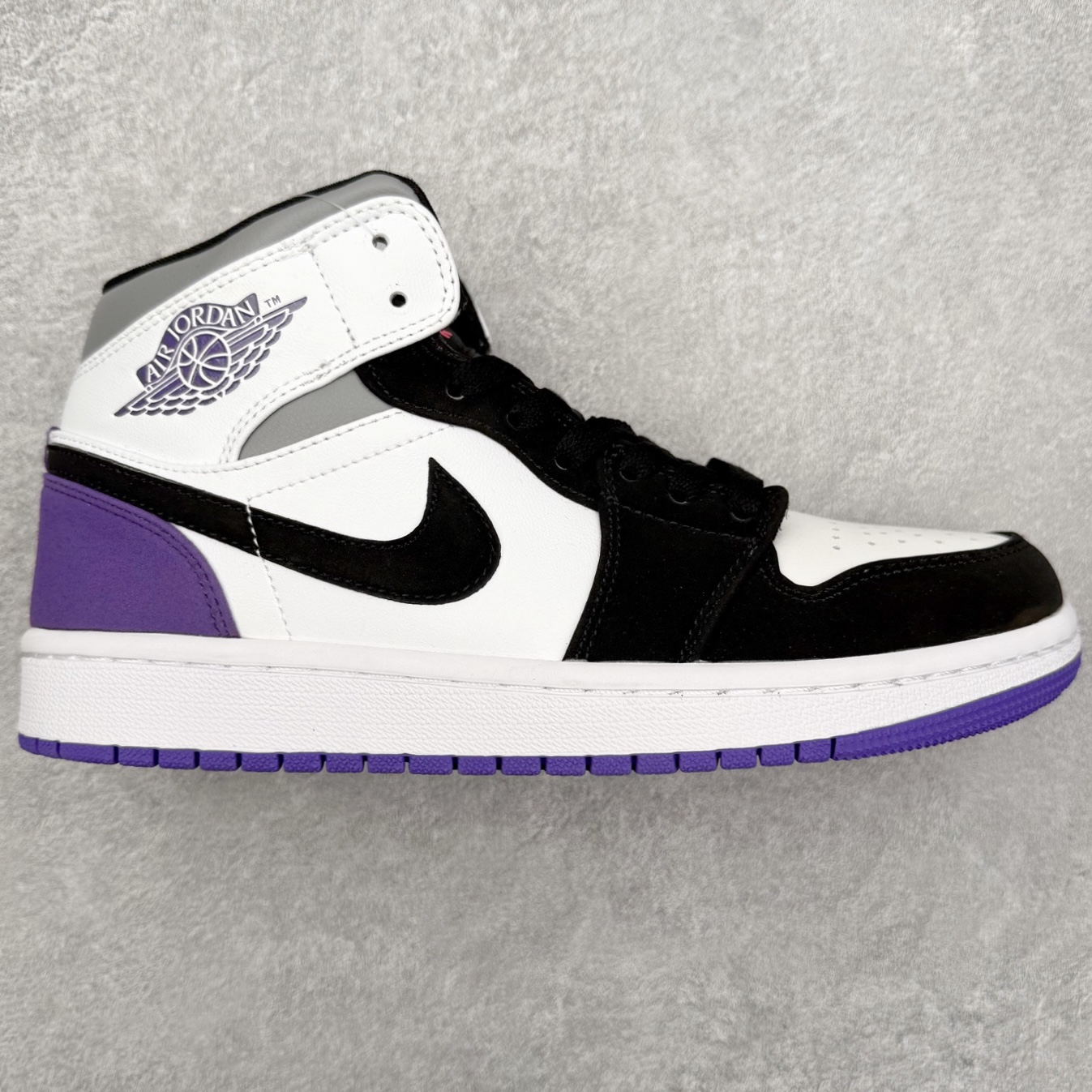 ＃福利特价 Air Jordan AJ1 Mid 中帮系列 百分百全新货品 零氧化发霉 给足利润空间操作 超乎所想的高性价比 原装楦头纸板开发 完美鞋型 超高清洁度 鞋型不臃肿别扭 原厂内置全掌气垫 A模大底 鞋舌AJ原厂专用牛津布 AJ专用反口珍珠布 原厂无杂质高弹内里海棉 特殊封边弹力鞋带 原鞋开模 拒绝公底 购置公司同步原材料 都有细节原汁原味 忠于原版 尺码：36 36.5 37.5 38 38.5 39 40 40.5 41 42 42.5 43 44 44.5 45 46-选品中心