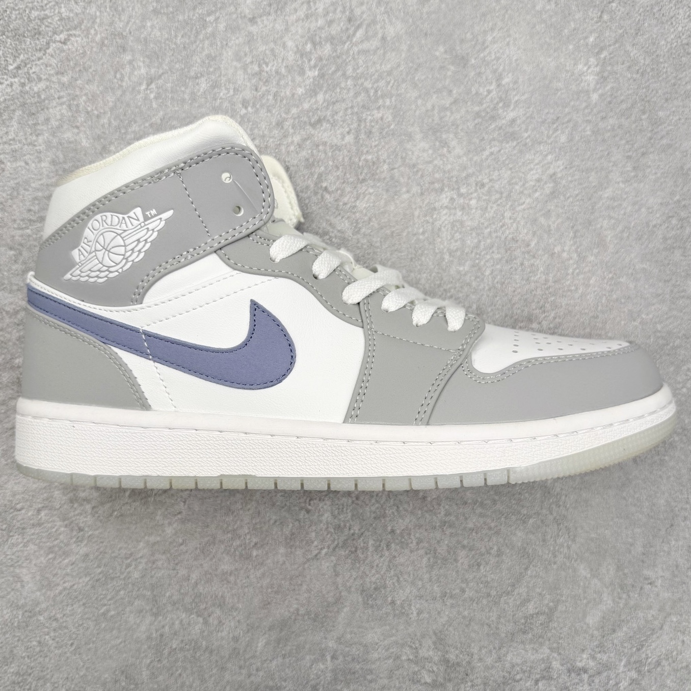 ＃福利特价 Air Jordan AJ1 Mid 中帮系列 百分百全新货品 零氧化发霉 给足利润空间操作 超乎所想的高性价比 原装楦头纸板开发 完美鞋型 超高清洁度 鞋型不臃肿别扭 原厂内置全掌气垫 A模大底 鞋舌AJ原厂专用牛津布 AJ专用反口珍珠布 原厂无杂质高弹内里海棉 特殊封边弹力鞋带 原鞋开模 拒绝公底 购置公司同步原材料 都有细节原汁原味 忠于原版 尺码：36 36.5 37.5 38 38.5 39 40 40.5 41 42 42.5 43 44 44.5 45 46-选品中心