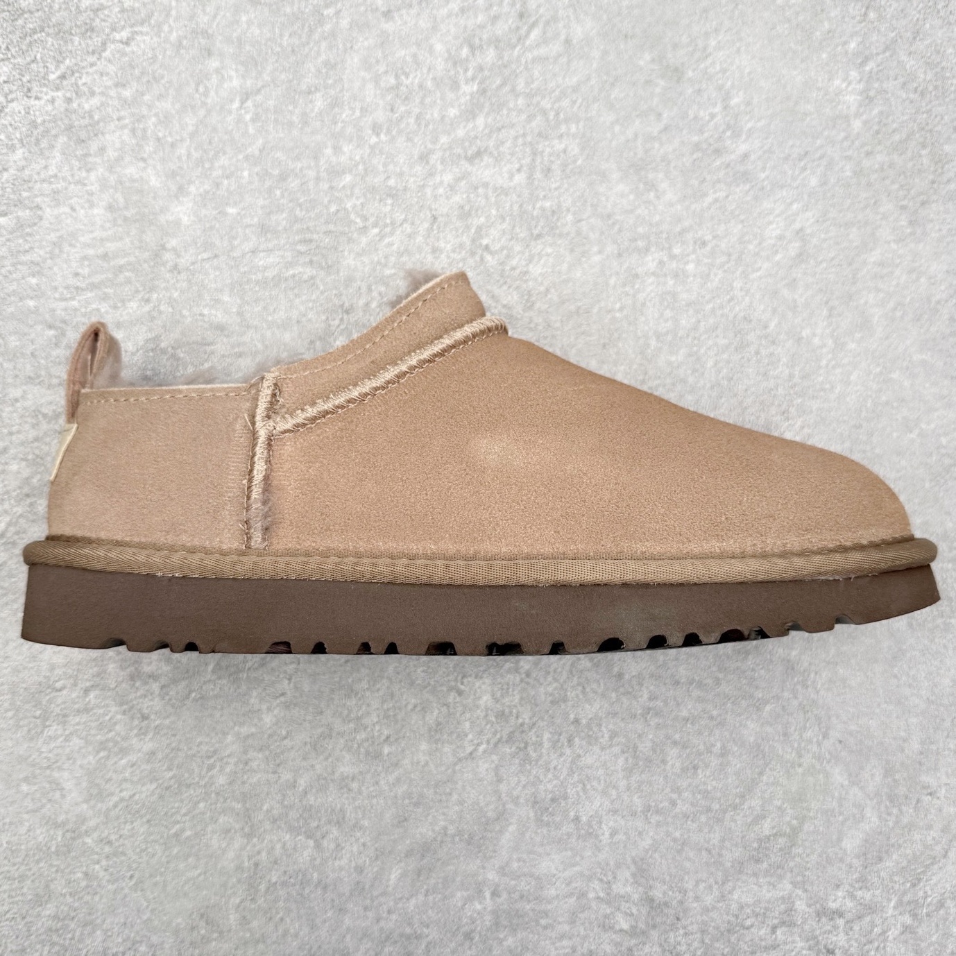 ＃福利特价 UGG Kallen Lace 新款低帮雪地靴 冬季保暖外出 家居都是很适合的选择 近年uug推出款式系列 局部偏向年轻消费者喜好 也走到时尚潮流穿搭的前沿 鞋身材质 翻毛皮鞋面 轻便全套包装 尺码：35-40-选品中心