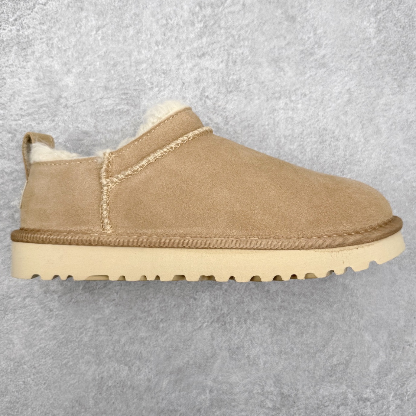 ＃福利特价 UGG Kallen Lace 新款低帮雪地靴 冬季保暖外出 家居都是很适合的选择 近年uug推出款式系列 局部偏向年轻消费者喜好 也走到时尚潮流穿搭的前沿 鞋身材质 翻毛皮鞋面 轻便全套包装 尺码：35-40-选品中心