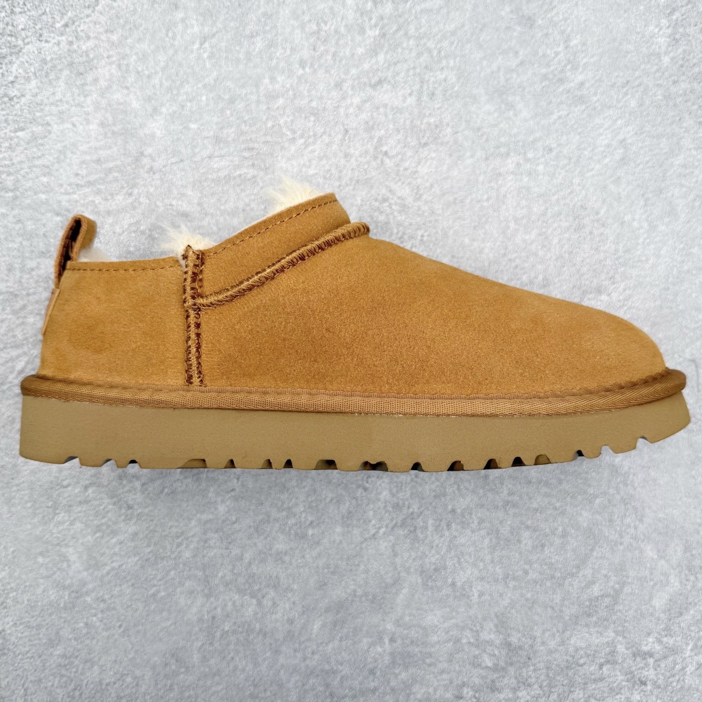 ＃福利特价 UGG Kallen Lace 新款低帮雪地靴 冬季保暖外出 家居都是很适合的选择 近年uug推出款式系列 局部偏向年轻消费者喜好 也走到时尚潮流穿搭的前沿 鞋身材质 翻毛皮鞋面 轻便全套包装 尺码：35-40-选品中心