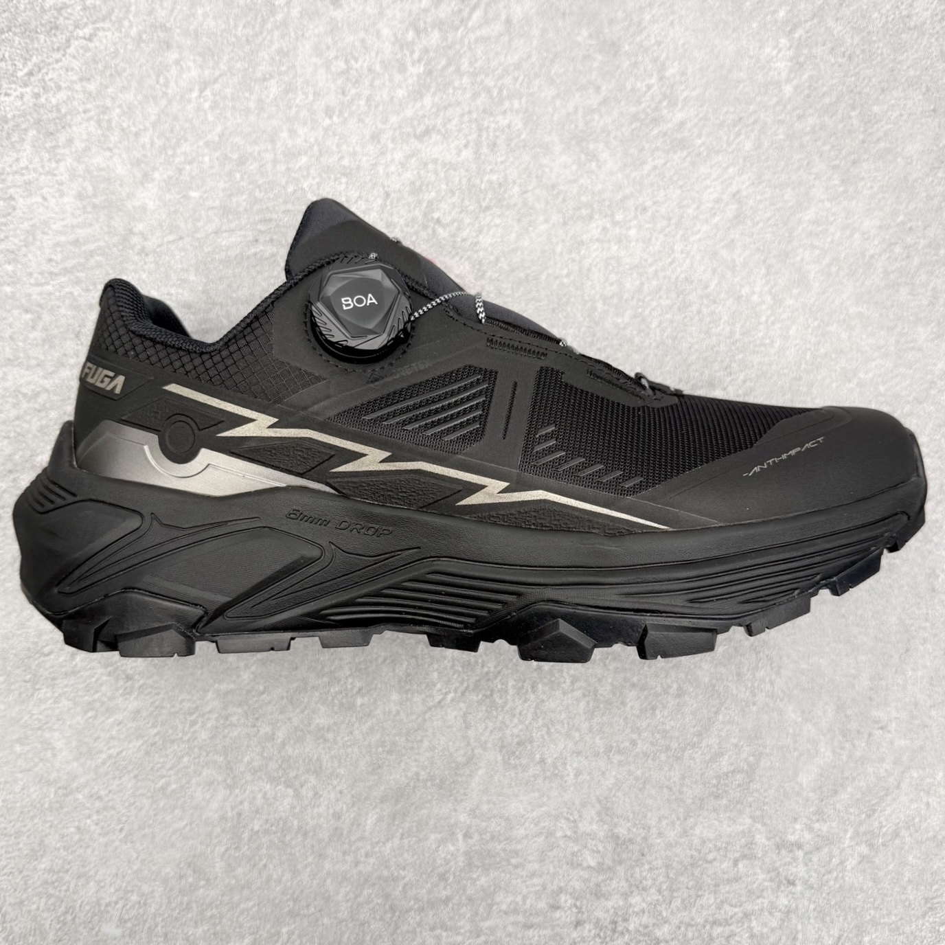 KAILAS FUGA EX3 GTX BOA 凯乐石25款舒适缓冲徒步织物TPU减震防滑透气包裹性轻便低帮超强抓地力越野跑步鞋 KAILAS凯乐石品牌是全球三大全系攀登品牌之一，于2003年创立于中国广州，致力于为有攀登梦想的户外运动员及爱好者，研发制造功能性专业装备，满足他们在极限环境下安全舒适的需求，凯乐石专注于科技面料的开发及专业功能设计，产品线覆盖登山、攀岩、徒步、越野跑山、露营、旅行等多项户外运动，通过运动员的测试反馈，不断进化迭代，产品荣获国内外大奖71座，发明专利21个，更突破性的自主研发攀登器械，打造出中国的攀登硬实力。实拍调校N版已经零色差零失真 百分百还原实物色彩所见即所得 不存在货不对板色差等低级问题 选购参考实物拍摄 不混卖不参货 只用心做好货严格选品 承诺混一赔十 尺码：36 36.5 37.5 38 38.5 39 39.5 40 40.5 41 41.5 42 42.5 43 44 44.5 45-选品中心