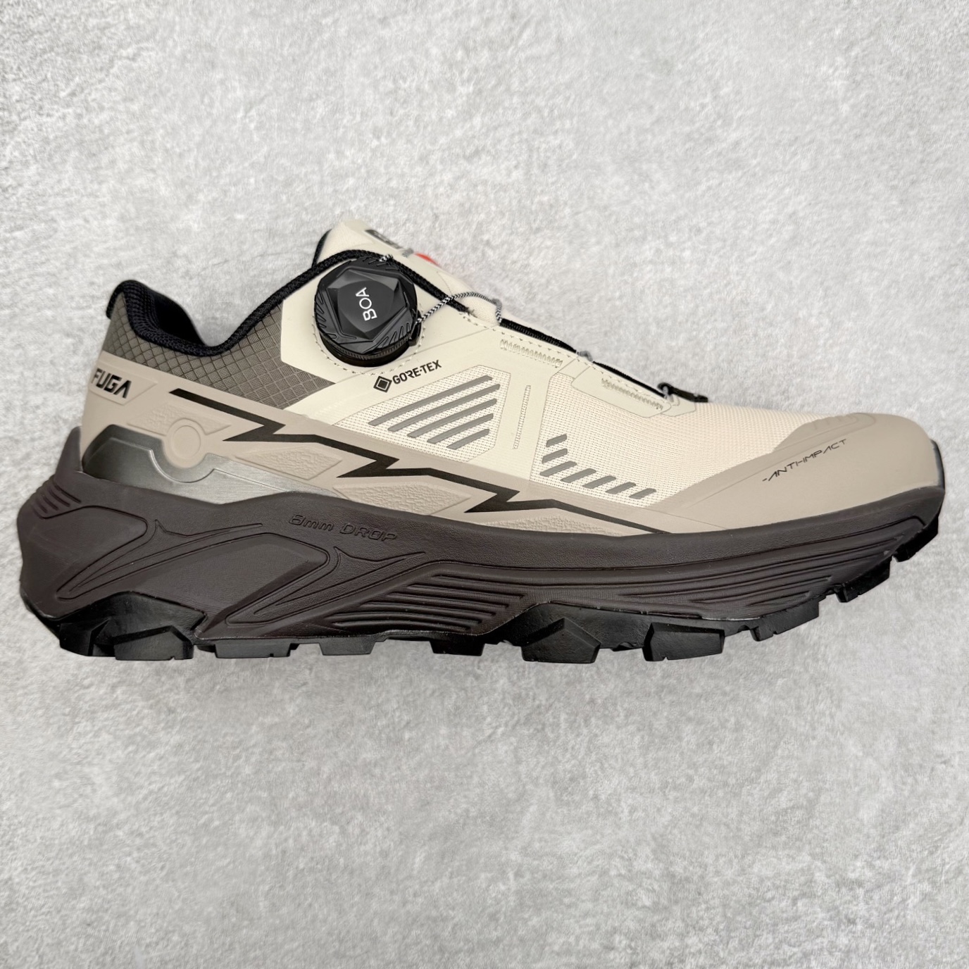 KAILAS FUGA EX3 GTX BOA 凯乐石25款舒适缓冲徒步织物TPU减震防滑透气包裹性轻便低帮超强抓地力越野跑步鞋 KAILAS凯乐石品牌是全球三大全系攀登品牌之一，于2003年创立于中国广州，致力于为有攀登梦想的户外运动员及爱好者，研发制造功能性专业装备，满足他们在极限环境下安全舒适的需求，凯乐石专注于科技面料的开发及专业功能设计，产品线覆盖登山、攀岩、徒步、越野跑山、露营、旅行等多项户外运动，通过运动员的测试反馈，不断进化迭代，产品荣获国内外大奖71座，发明专利21个，更突破性的自主研发攀登器械，打造出中国的攀登硬实力。实拍调校N版已经零色差零失真 百分百还原实物色彩所见即所得 不存在货不对板色差等低级问题 选购参考实物拍摄 不混卖不参货 只用心做好货严格选品 承诺混一赔十 尺码：36 36.5 37.5 38 38.5 39 39.5 40 40.5 41 41.5 42 42.5 43 44 44.5 45-选品中心