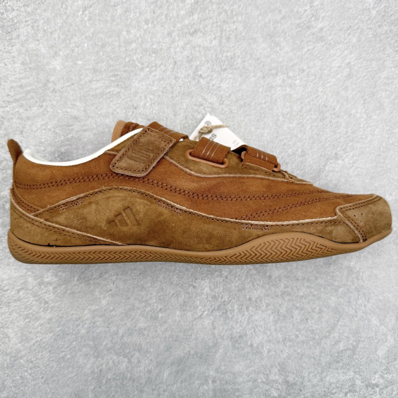 AD FOS URBAN REVERIE 舒适百搭 耐磨 低帮 生活休闲鞋 KJ4034 实拍调校N版已经零色差零失真 百分百还原实物色彩所见即所得 不存在货不对板色差等低级问题 选购参考实物拍摄 不混卖不参货 只用心做好货严格选品 承诺混一赔十 尺码：36 36.5 37.5 38 38.5 39 40 40.5 41 42 42.5 43 44 44.5 45-选品中心