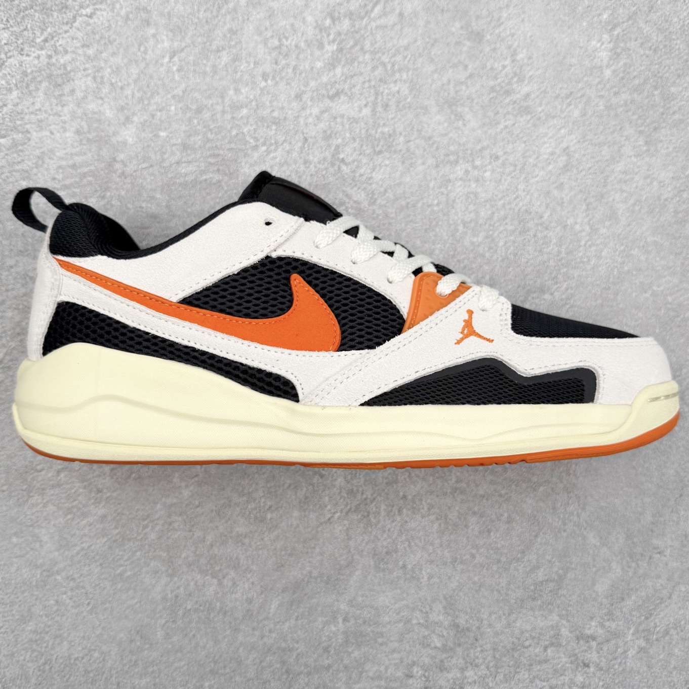 Jordan CMFT Era 时尚舒适 耐磨 低帮 复古篮球鞋 实拍调校N版已经零色差零失真 百分百还原实物色彩所见即所得 不存在货不对板色差等低级问题 选购参考实物拍摄 不混卖不参货 只用心做好货严格选品 承诺混一赔十 尺码：36 36.5 37.5 38 38.5 39 40 40.5 41 42 42.5 43 44 44.5 45 46-选品中心