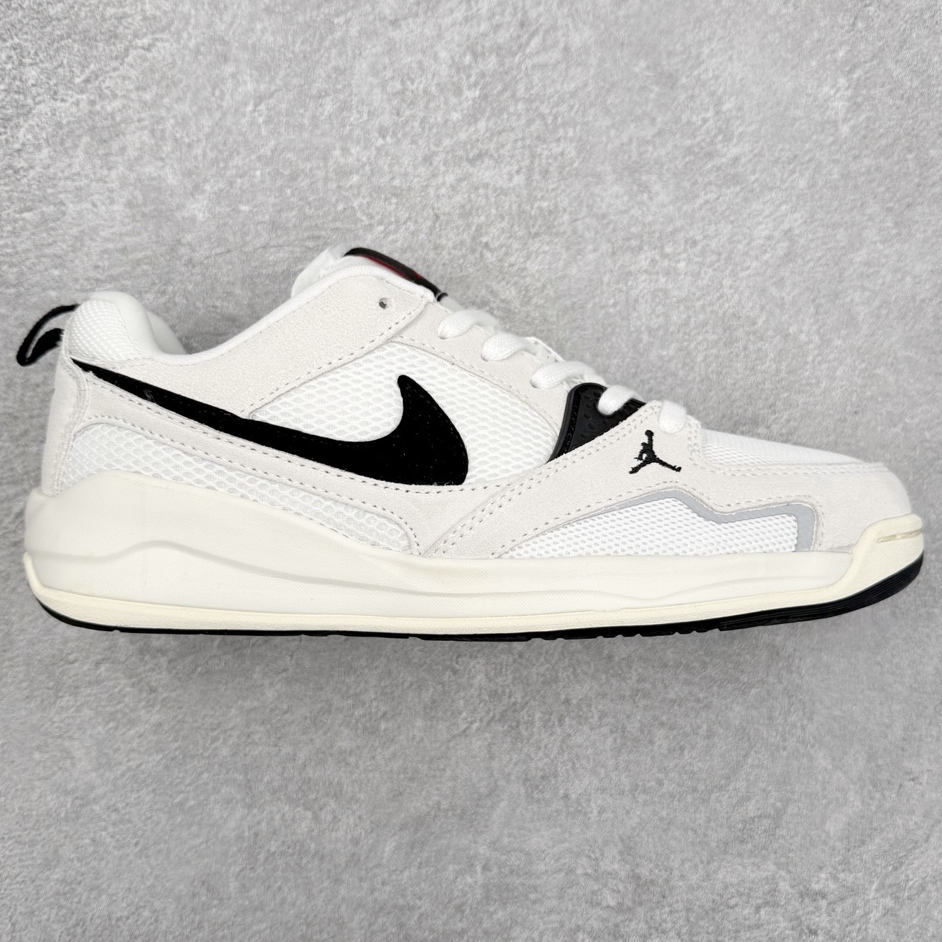 Jordan CMFT Era 时尚舒适 耐磨 低帮 复古篮球鞋 实拍调校N版已经零色差零失真 百分百还原实物色彩所见即所得 不存在货不对板色差等低级问题 选购参考实物拍摄 不混卖不参货 只用心做好货严格选品 承诺混一赔十 尺码：36 36.5 37.5 38 38.5 39 40 40.5 41 42 42.5 43 44 44.5 45 46-选品中心