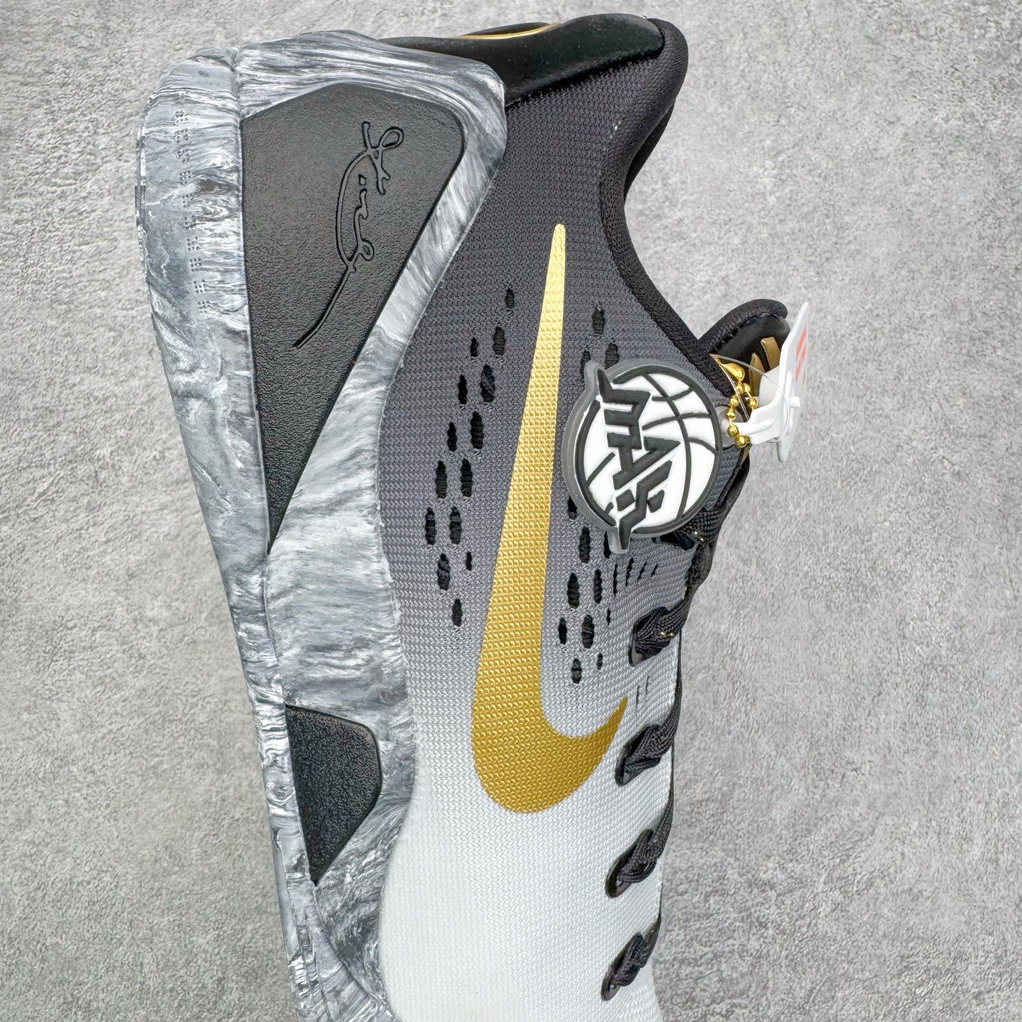 图片[6]-＃灭世/Max NK Kobe 9 Low EM Think Pink PE 科比九代舒适减震防滑低帮篮球鞋 GIGI黑金 FZ7333-002 ✅原楦打造灵动版型 鞋头➕腰身➕后跟 360°无死角 ✅原厂工艺3层立体编织flyknit鞋面 厚度同步ZP吊打市场“纯原” ✅原厂碳板加持 立体感区分市场货品 ✅区分市场货品🌪过验级拉帮细节 ✅内置全新复刻版中底鞋垫 REACT缓震 密度增加抗衰减 ✅针对海外市场增加 47.5 满足精英选手实战需求 最强科9 灭世制造 用实力让情怀落地 👊🏻 尺码：39 40 40.5 41 42 42.5 43 44 44.5 45 46 47.5-选品中心