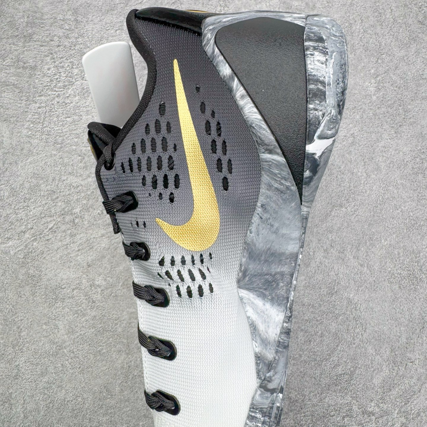 图片[7]-＃灭世/Max NK Kobe 9 Low EM Think Pink PE 科比九代舒适减震防滑低帮篮球鞋 GIGI黑金 FZ7333-002 ✅原楦打造灵动版型 鞋头➕腰身➕后跟 360°无死角 ✅原厂工艺3层立体编织flyknit鞋面 厚度同步ZP吊打市场“纯原” ✅原厂碳板加持 立体感区分市场货品 ✅区分市场货品🌪过验级拉帮细节 ✅内置全新复刻版中底鞋垫 REACT缓震 密度增加抗衰减 ✅针对海外市场增加 47.5 满足精英选手实战需求 最强科9 灭世制造 用实力让情怀落地 👊🏻 尺码：39 40 40.5 41 42 42.5 43 44 44.5 45 46 47.5-选品中心