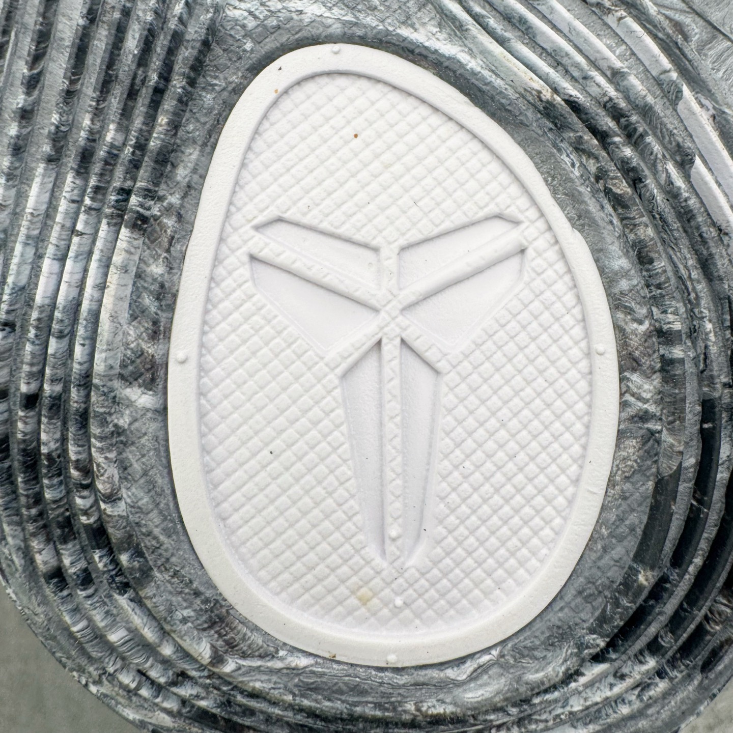 图片[20]-＃灭世/Max NK Kobe 9 Low EM Think Pink PE 科比九代舒适减震防滑低帮篮球鞋 GIGI黑金 FZ7333-002 ✅原楦打造灵动版型 鞋头➕腰身➕后跟 360°无死角 ✅原厂工艺3层立体编织flyknit鞋面 厚度同步ZP吊打市场“纯原” ✅原厂碳板加持 立体感区分市场货品 ✅区分市场货品🌪过验级拉帮细节 ✅内置全新复刻版中底鞋垫 REACT缓震 密度增加抗衰减 ✅针对海外市场增加 47.5 满足精英选手实战需求 最强科9 灭世制造 用实力让情怀落地 👊🏻 尺码：39 40 40.5 41 42 42.5 43 44 44.5 45 46 47.5-选品中心